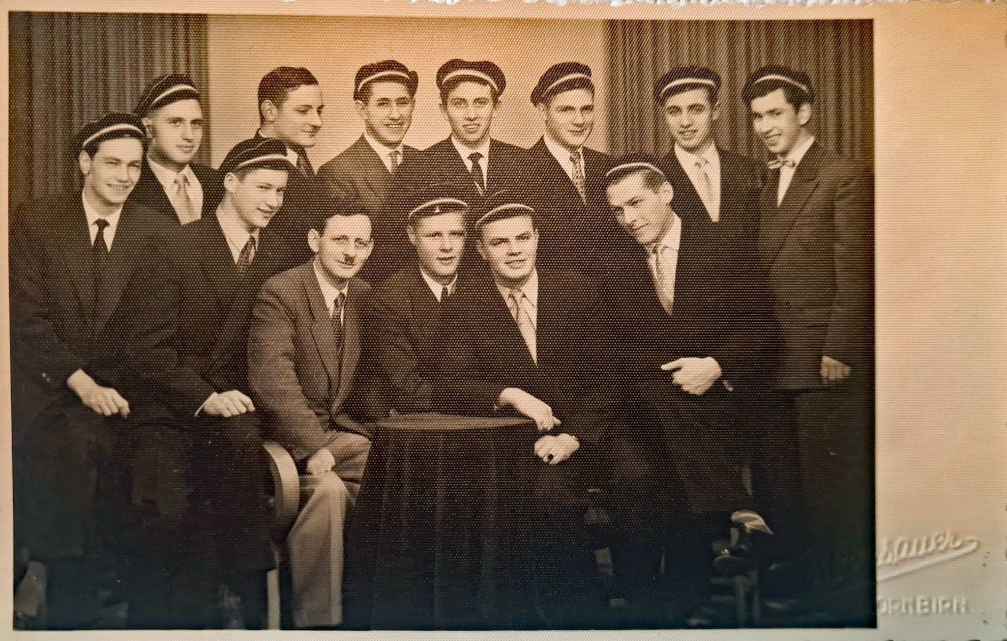 Der Maturajahrgang 1955: Franz Winder (2. v. r.) mit Klassenkameraden und Klassenvorstand Otto Rümmele (3. v. l.).