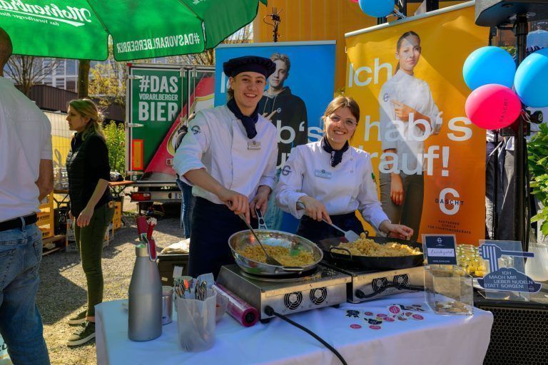 Zwischen Kirschbaum und Hühnerstall: Vorhang auf für die Schau!