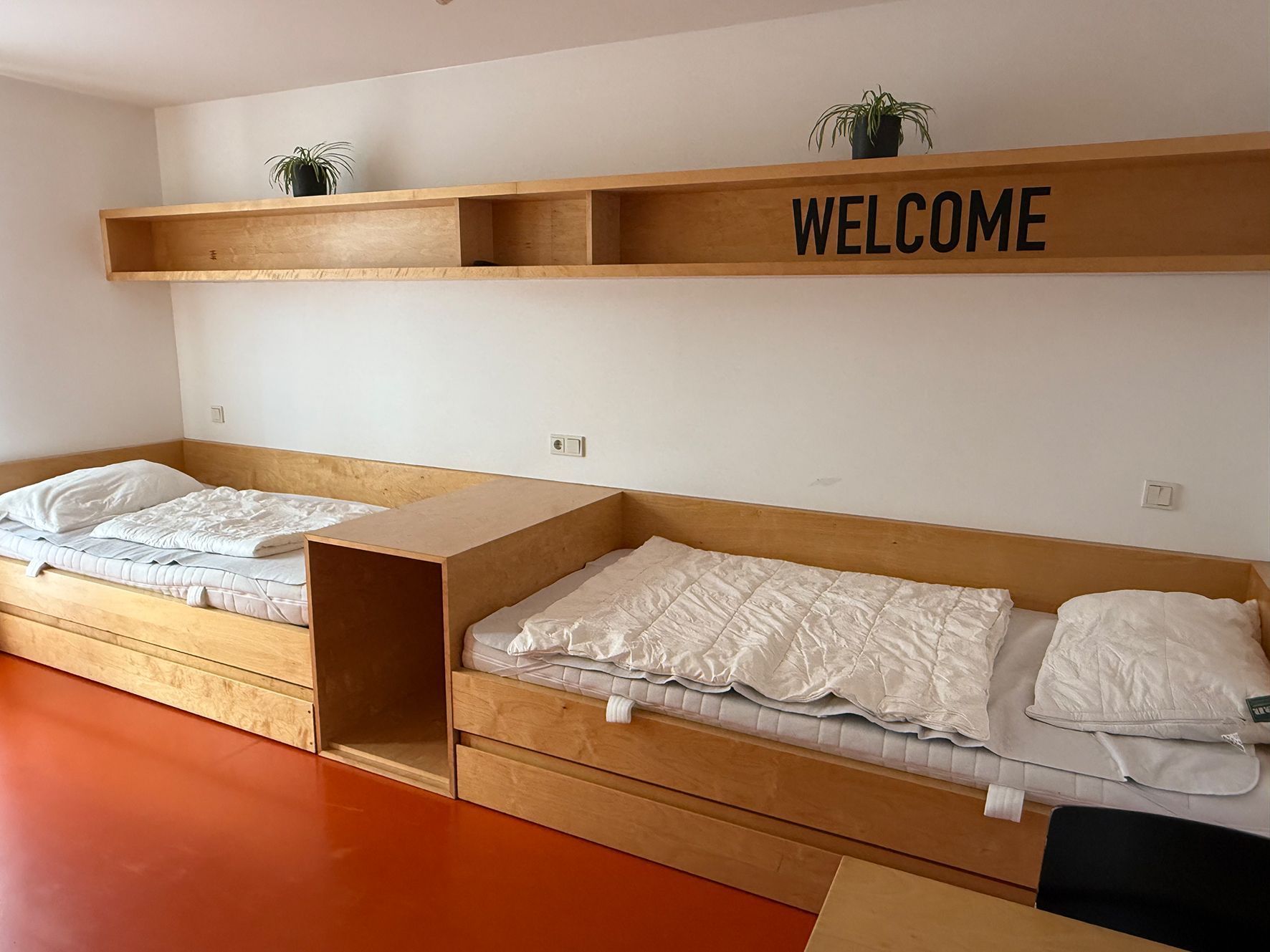 Im Olympiazentrum wurden die Räumlichkeiten für die Jugendlichen besichtigt.