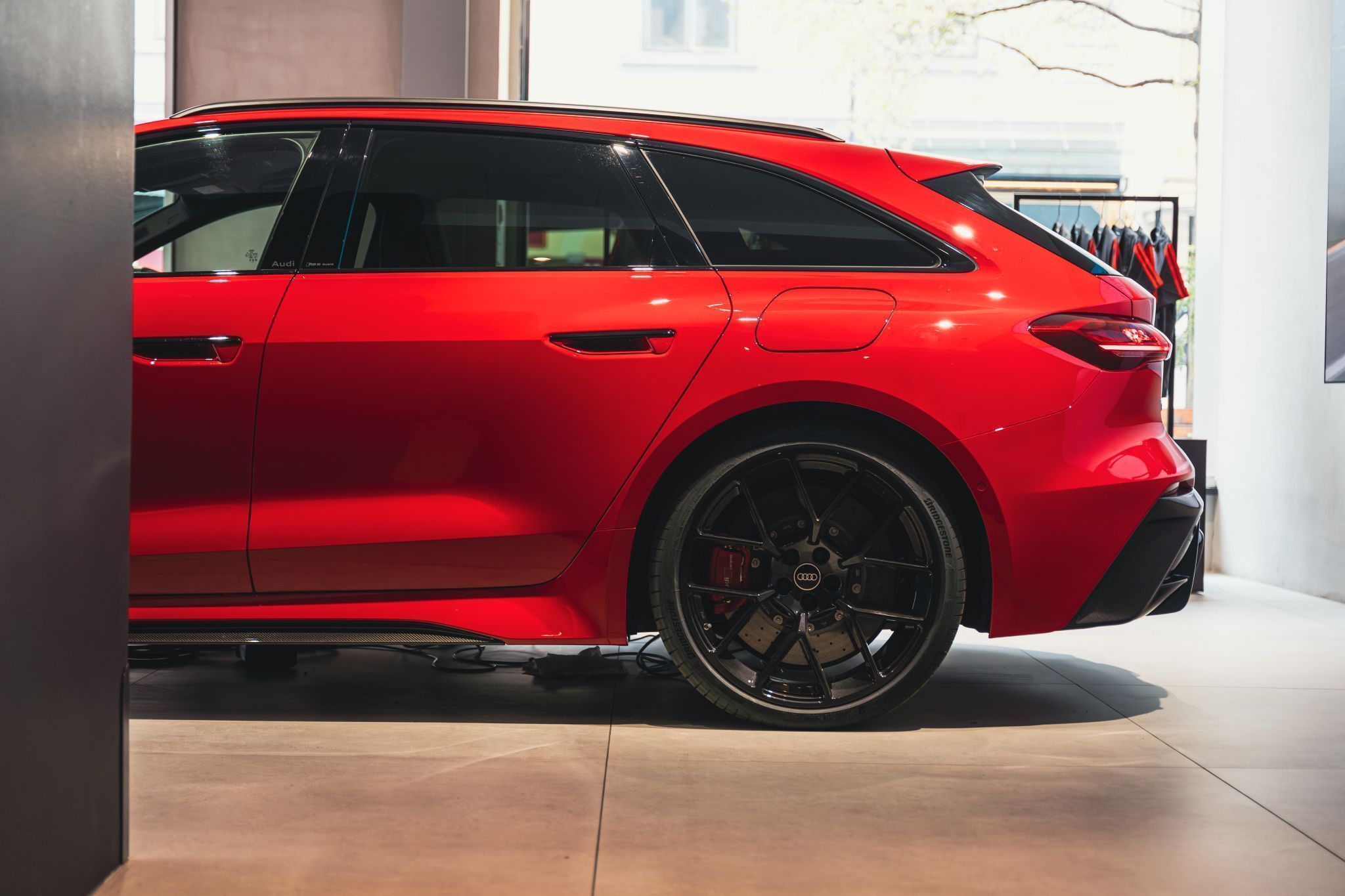 Große Klappe, aber nicht allzu viel dahinter: 361 bis 1302 Liter Stauraum sind in dieser Klasse nicht unbe-dingt ein Bestwert, dennoch werden mindestens 80 Prozent der RS5-Käufer den Avant wählen