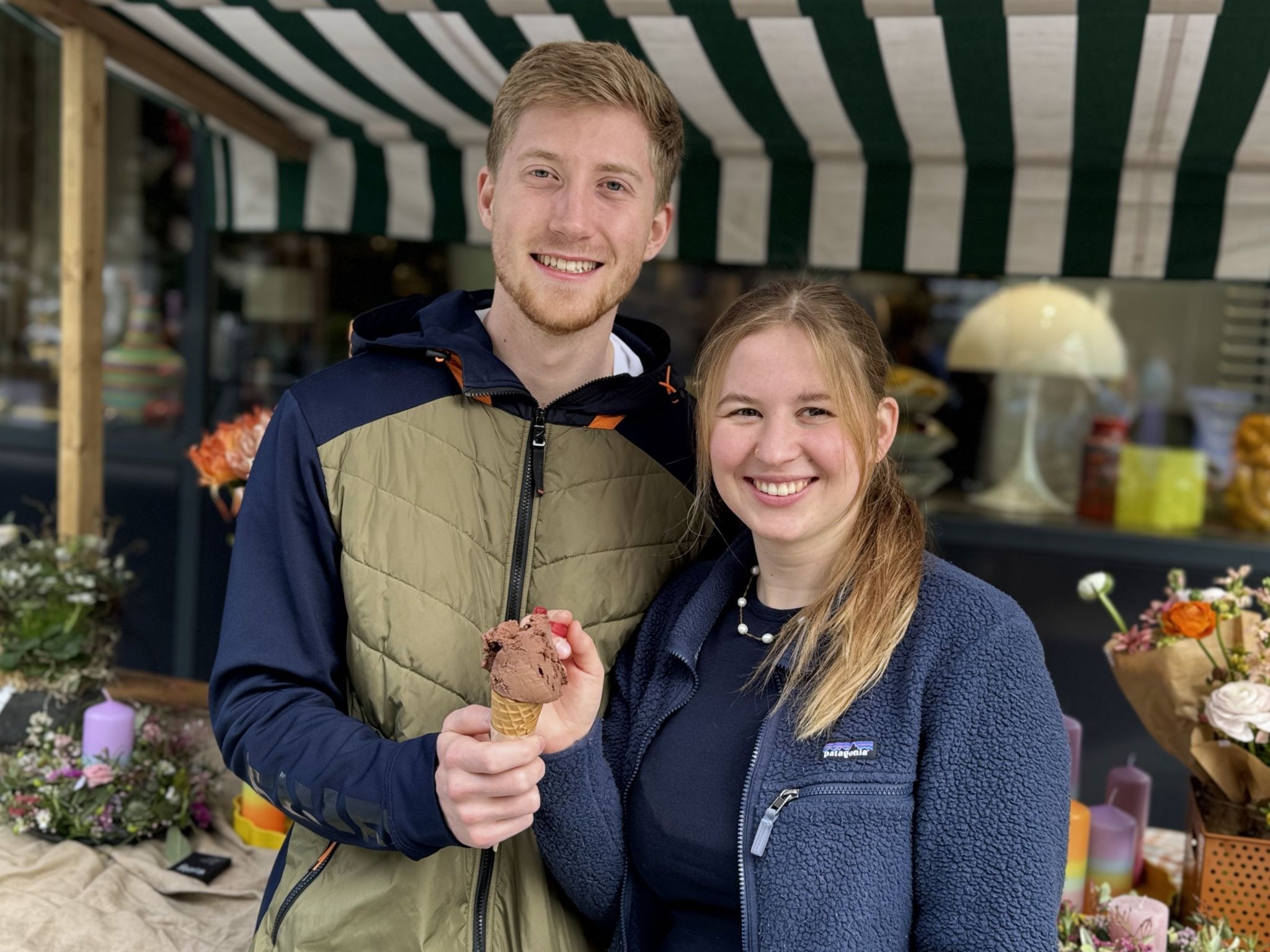 Linus Fetz und Vanessa Kaller genossen die Eiskreationen..