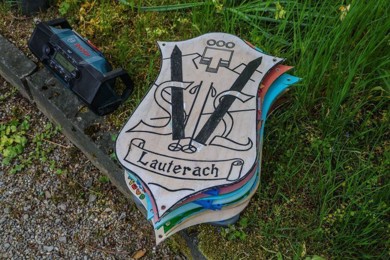 Eine Fichte, ein Dorf, ein Fest: Kraftakt für den Maibaum