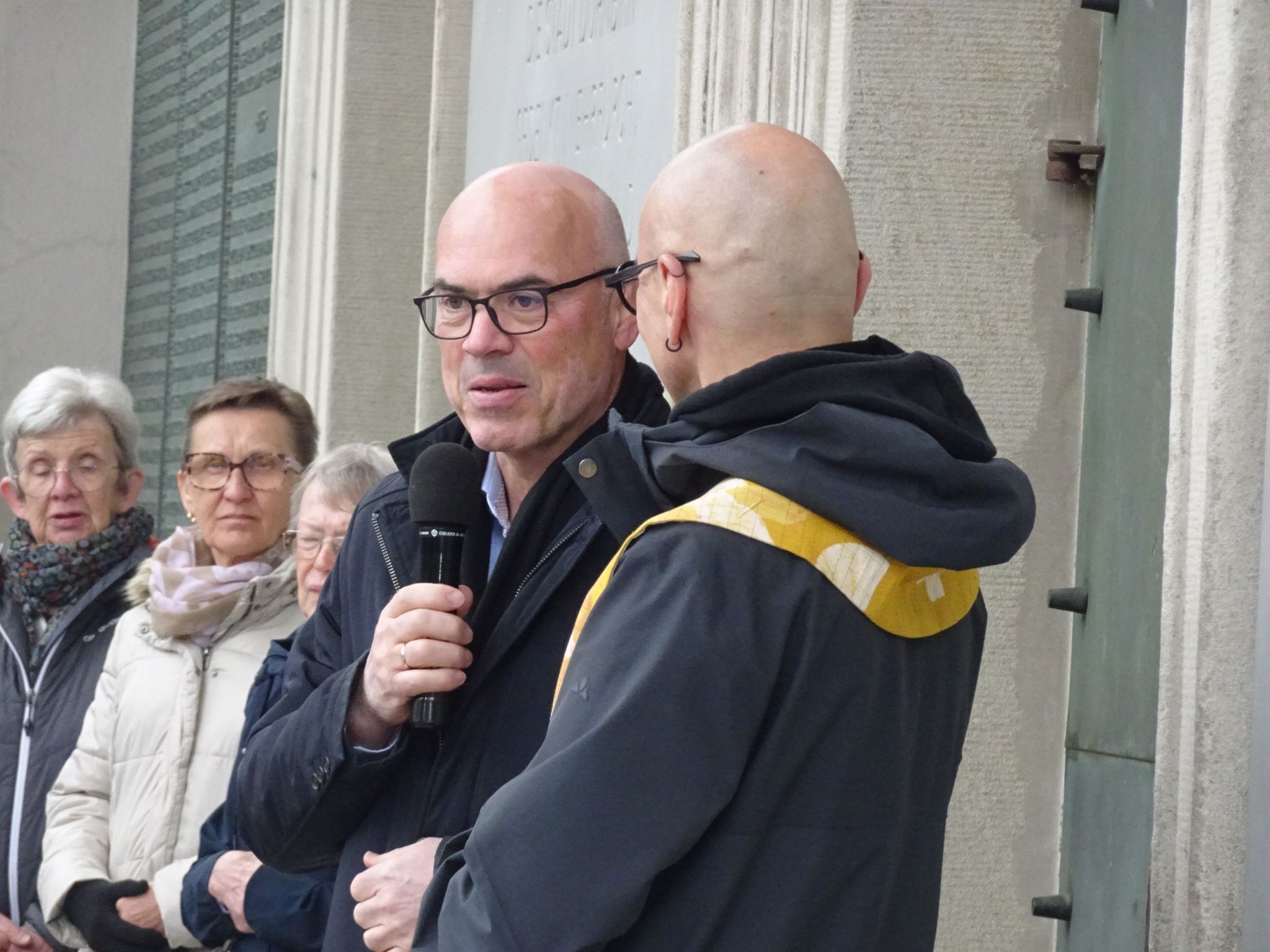 Auch Andreas Weber, Leiter der Finanzkammer der Diözese begleitete den Auftakt der Bauetappe vor Ort und lobte das Engagement der Pfarrgemeinde. 