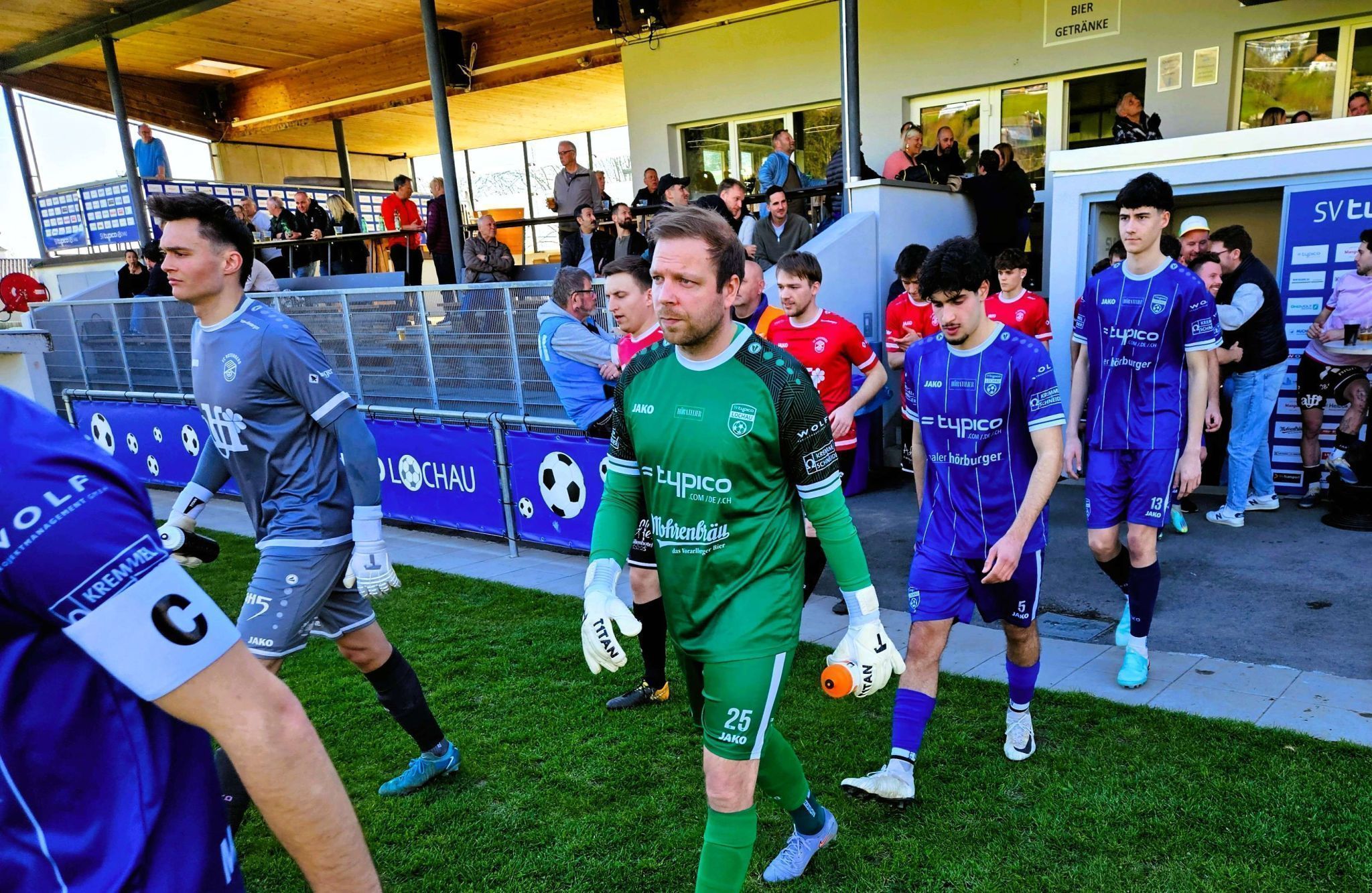Mit Tormann Fabio Pfleger von den SV Lochau Juniors geht es am Freitag ins Spiel gegen Schlins 1b.