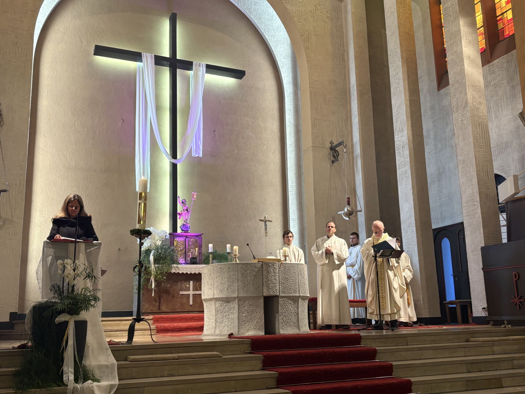 Messfeier in der Pfarrkirche Heilig Kreuz am Ostermontag