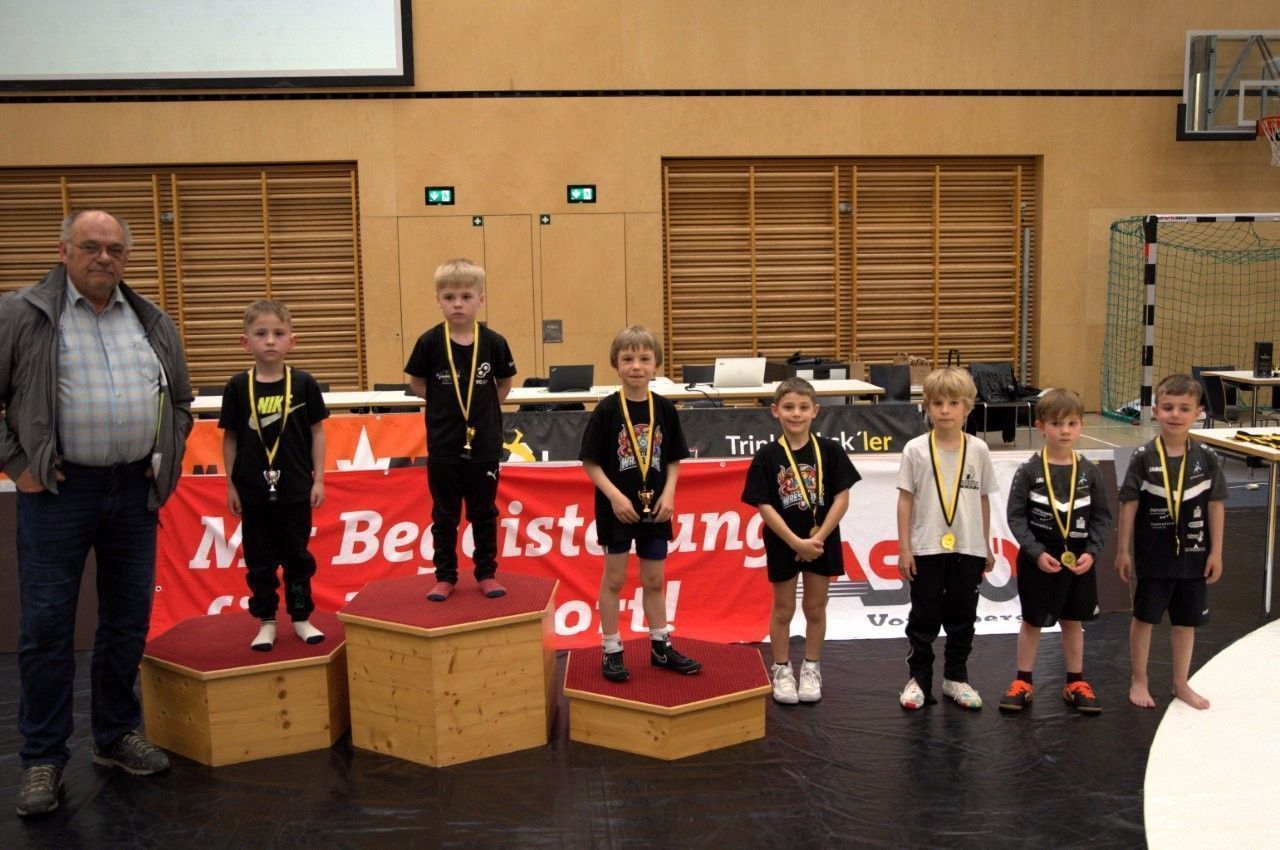 Erstmals auf dem obersten Treppchen stehen. 