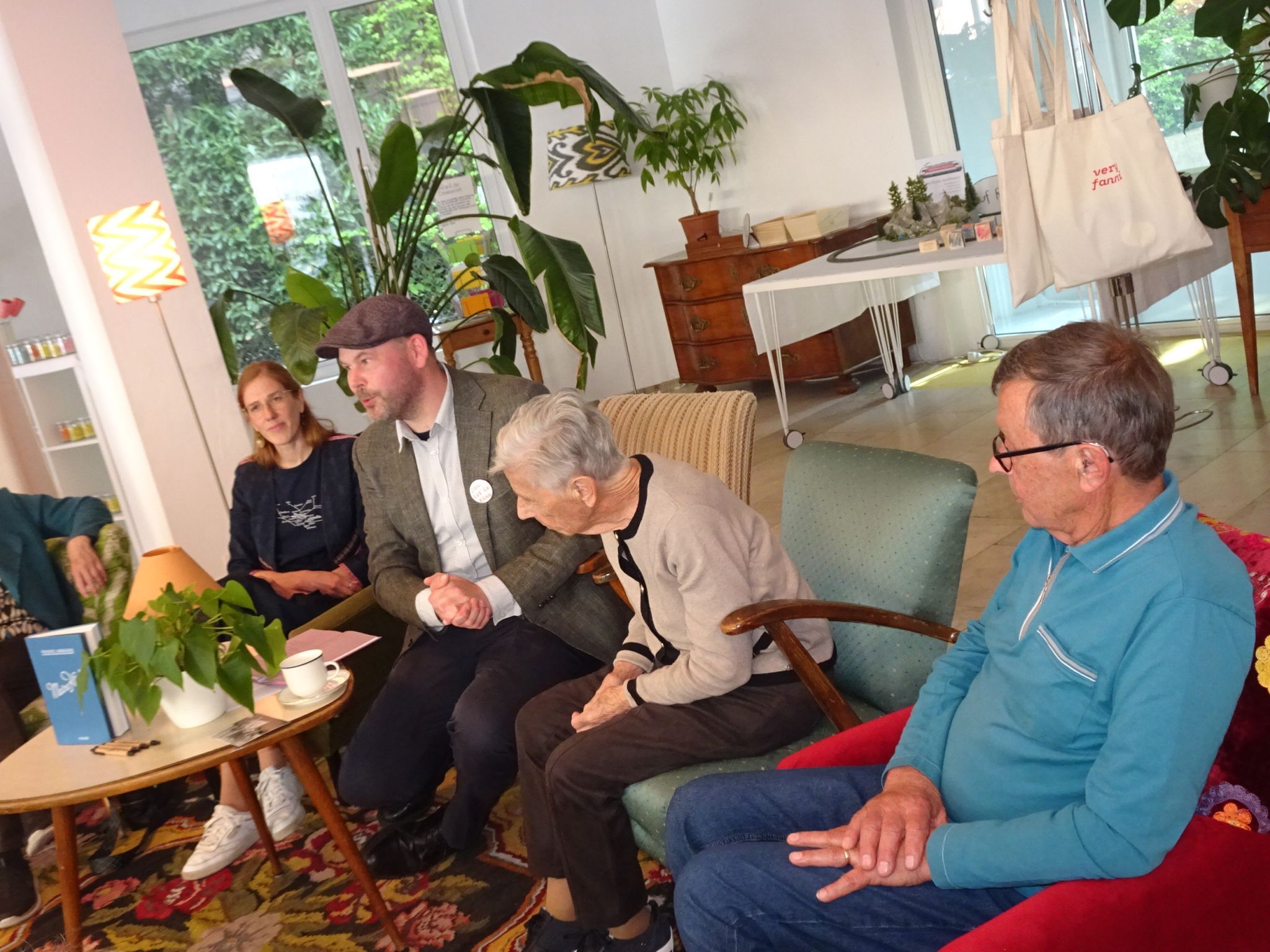 Julia Beck und Marcus Naumann stellten die anwesenden Zeitzeugen vor. 