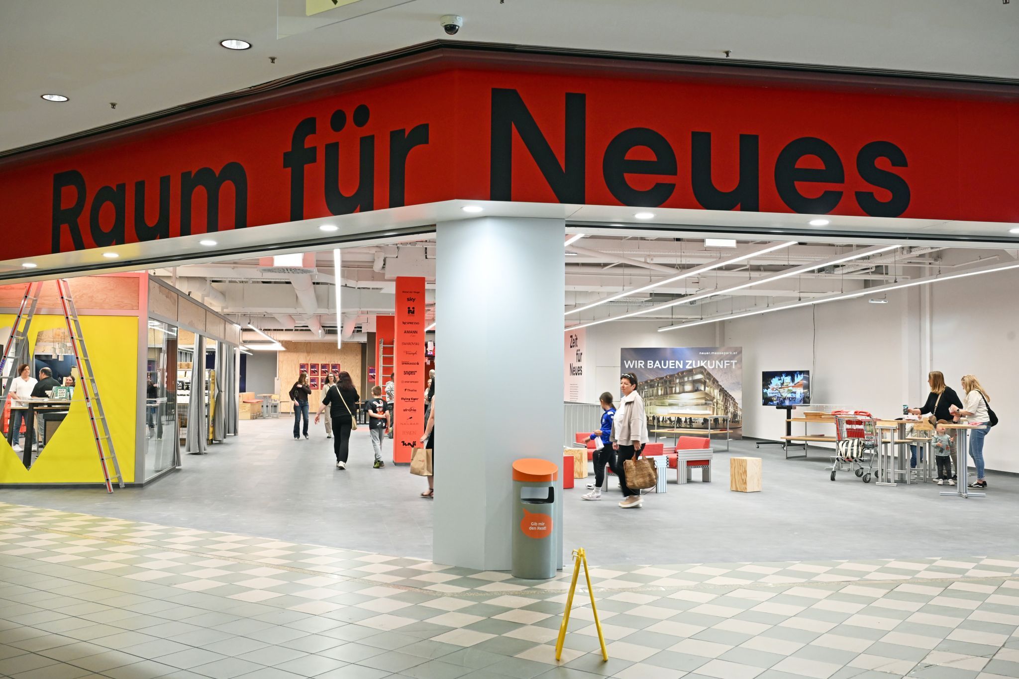 Den Zuhörkiosk findet man im „Raum für Neues“ beim „Stand der Dinge“ im ersten Obergeschoss des Messeparks.