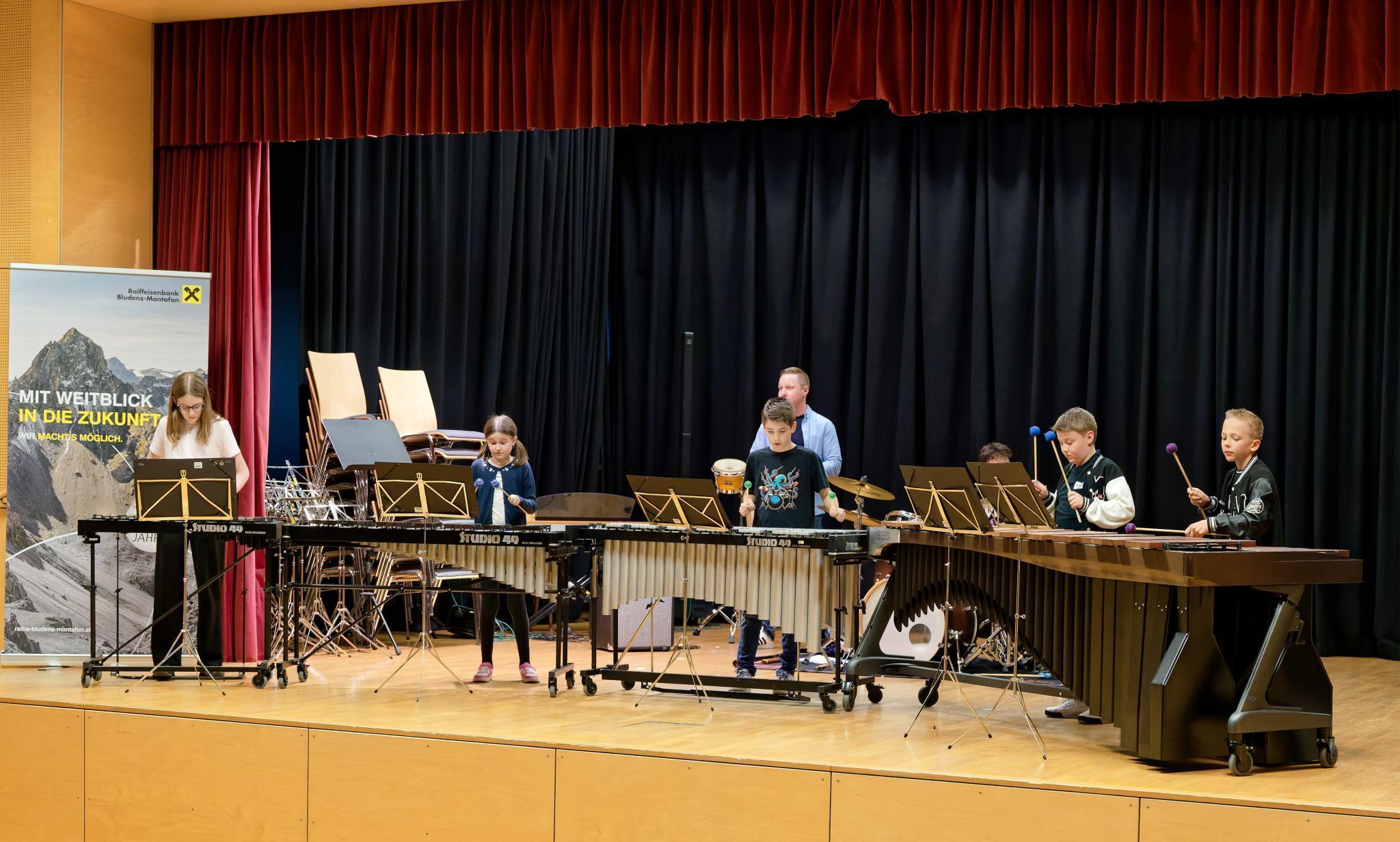 Im Verlauf des Abends präsentierten verschiedenste Ensembles der Musikschule ein vielseitiges Programm. Foto: Musikschule Montafon