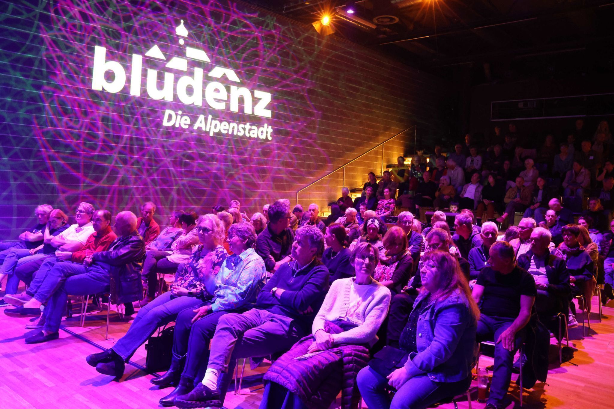 Zahlreiche Freudne guter Musik fanden sich in der Remise ein.