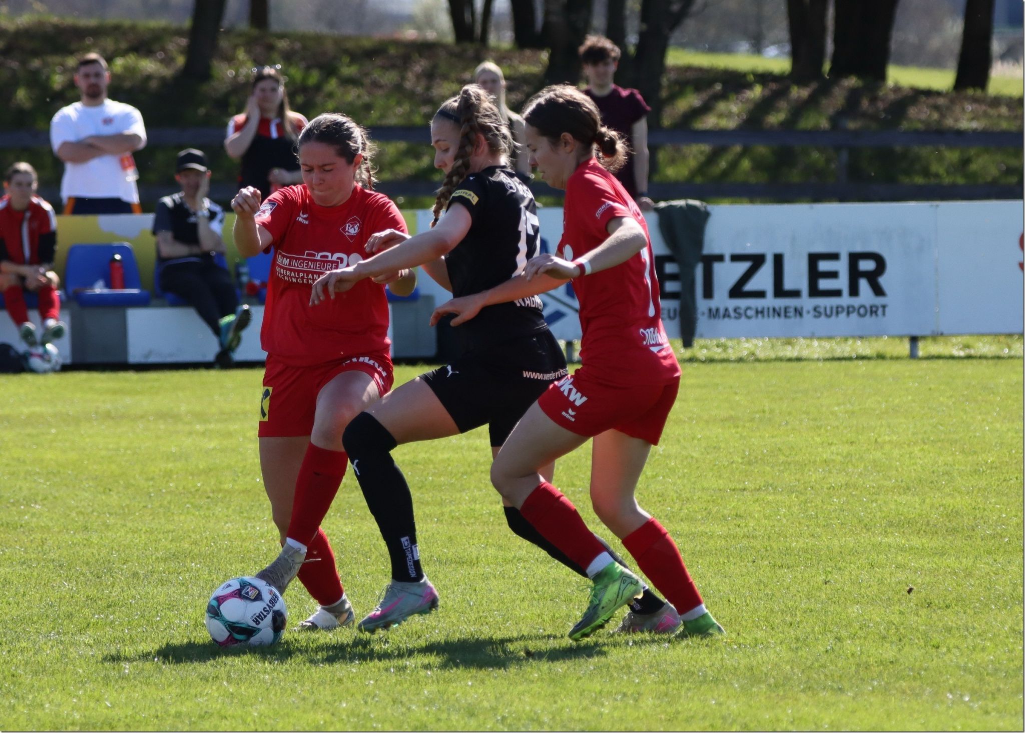 Heike Müller gegen Julia Wagner. 