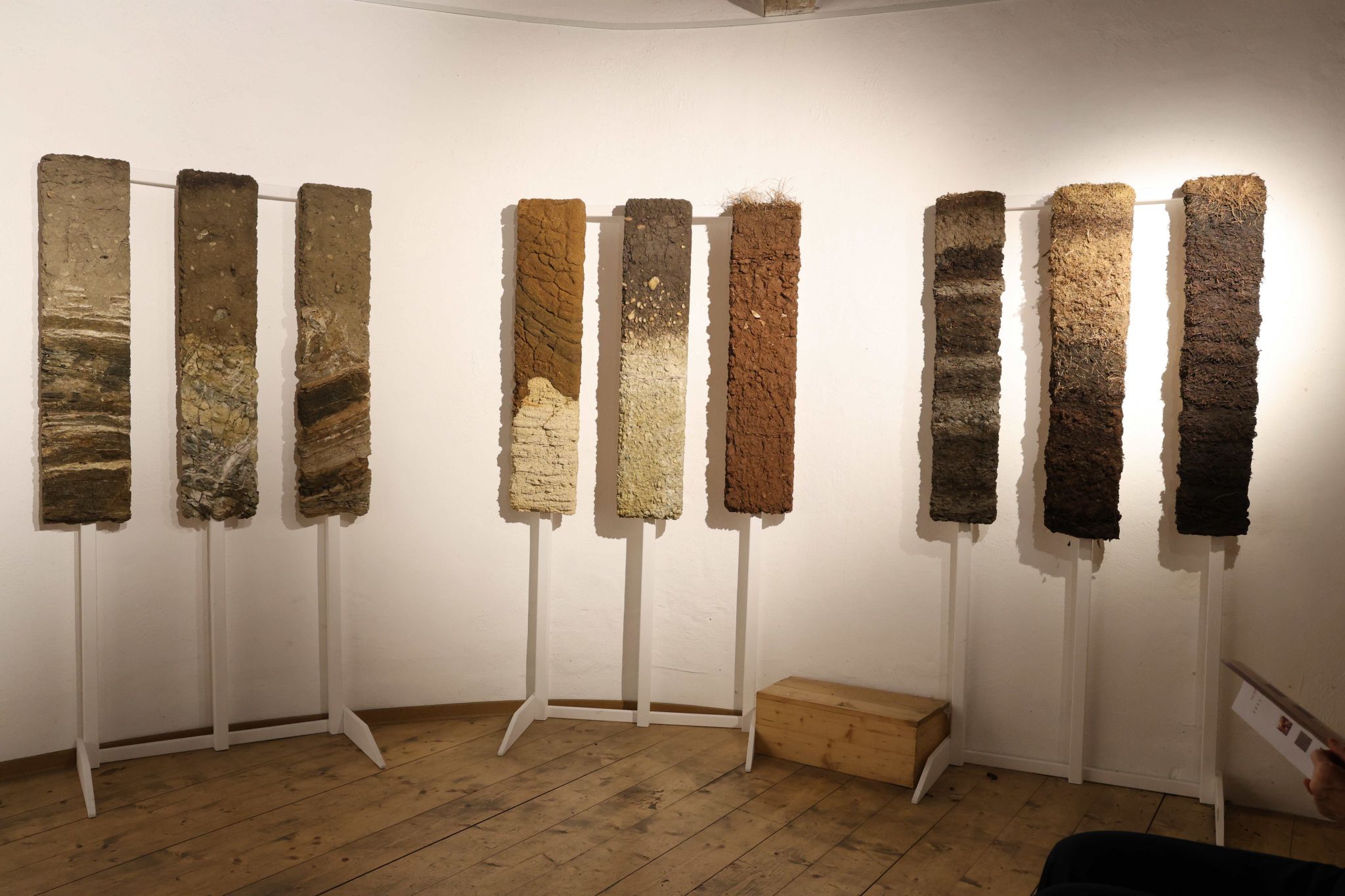 Erdmonolithen von Walter Fitz.