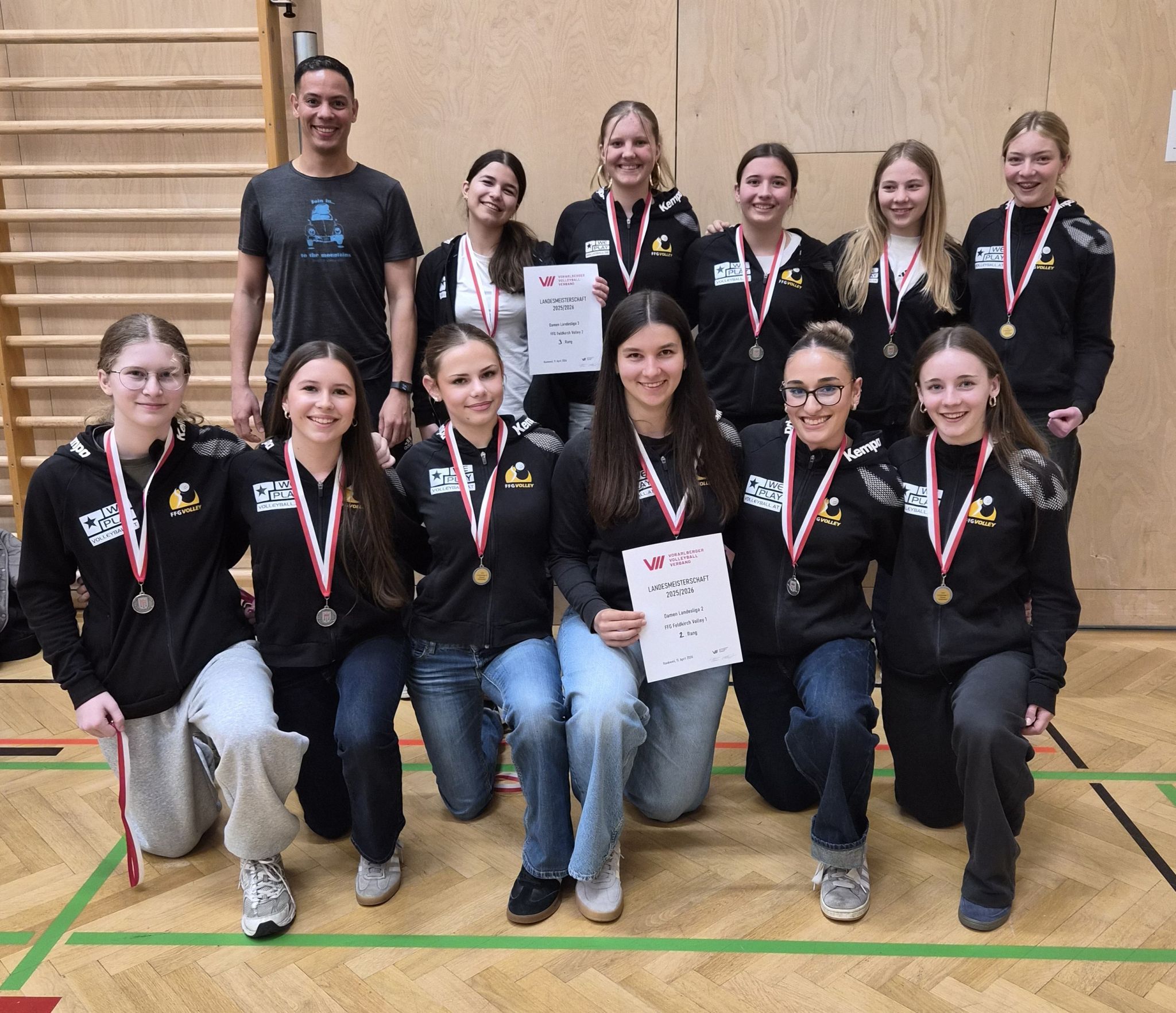 Teile der erfolgreichen Frauschaften