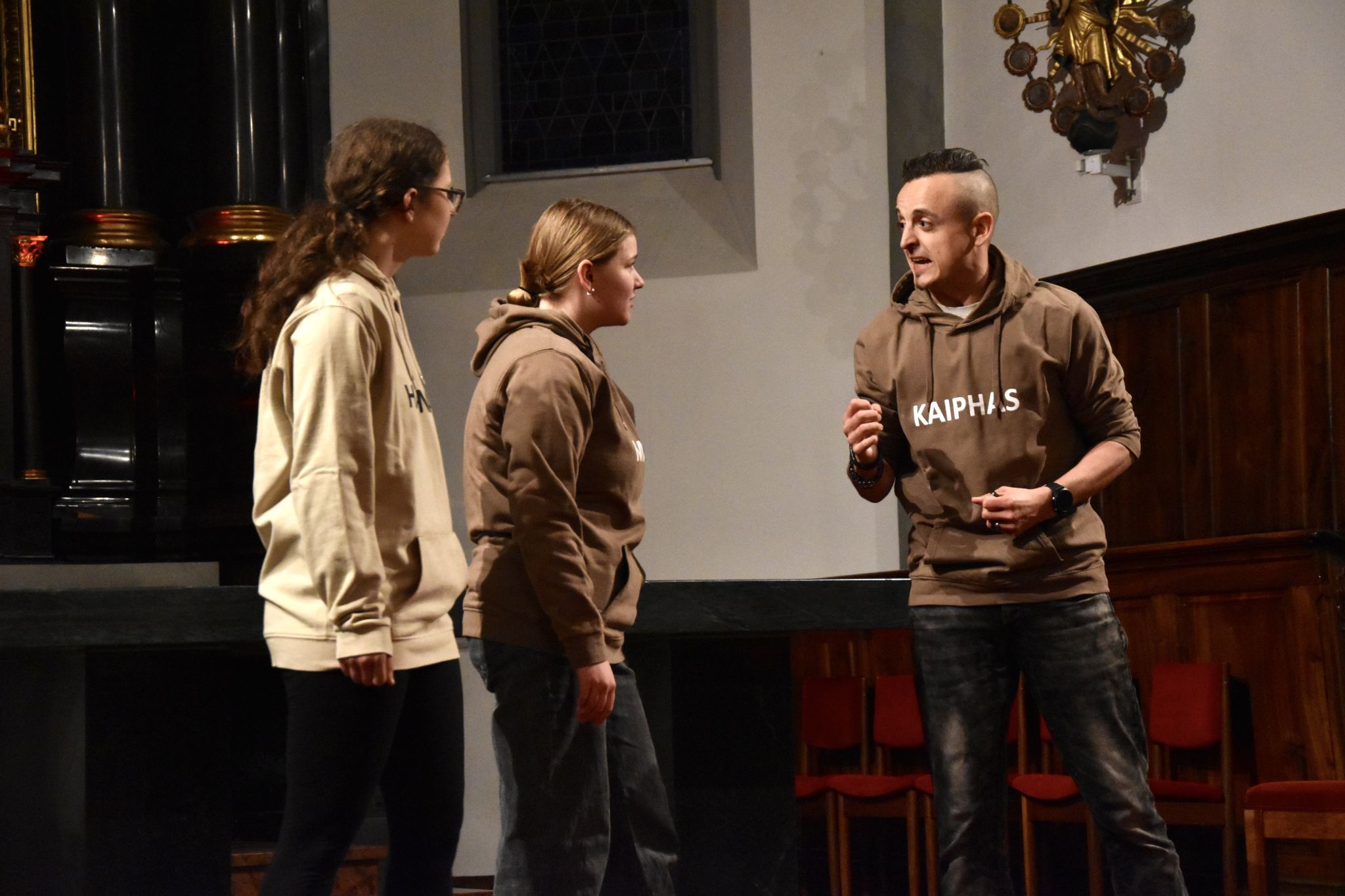 Karfreitagsliturgie in der St. Laurentiuskirche: Szene aus der Jugendpassion.