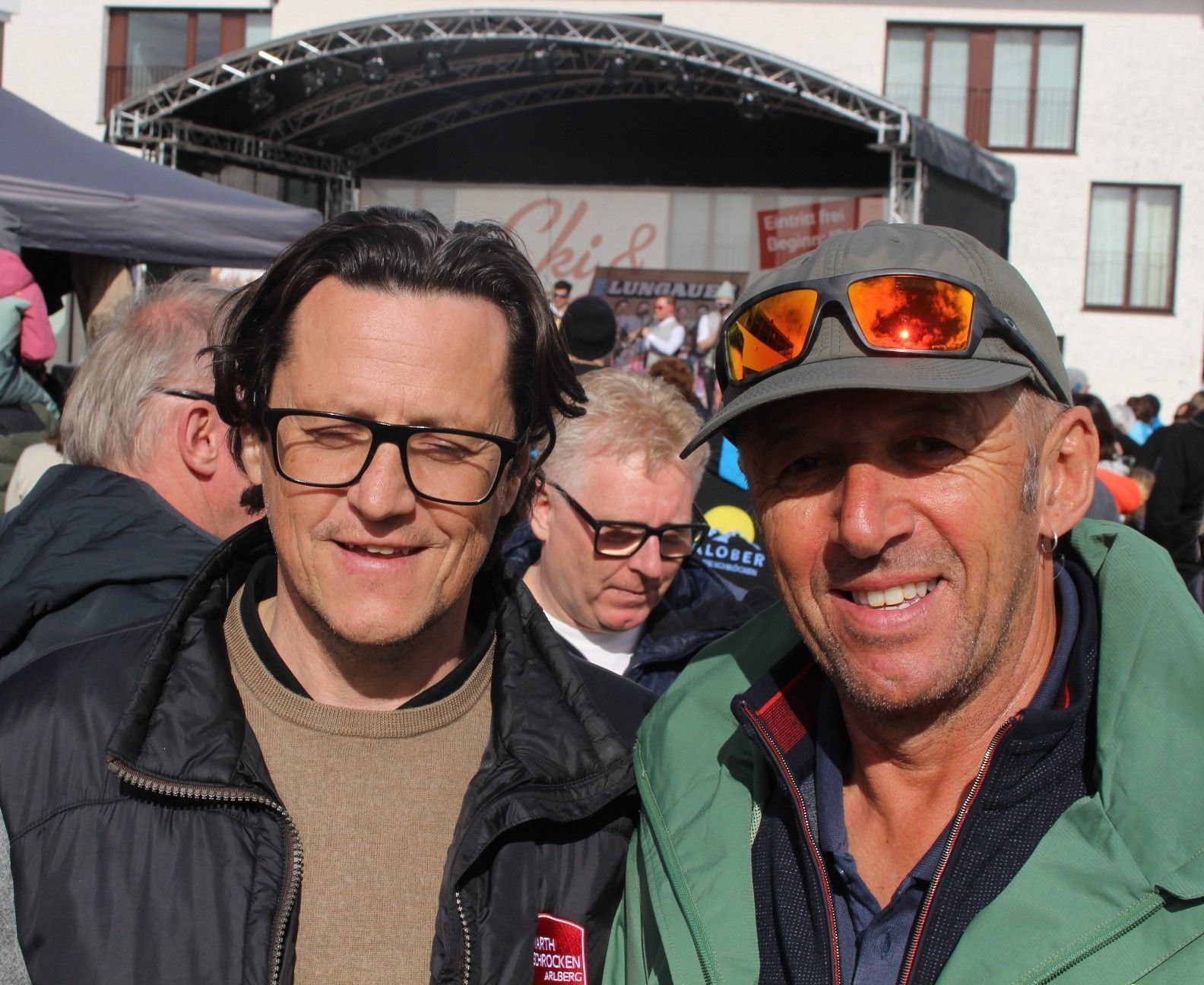 Strahlten mit der Frühlingssonne um die Wette: die „Hochtannberg-Bürgermeister“ Stephan aus Schröcken und Stefan (re.) aus Warth.   