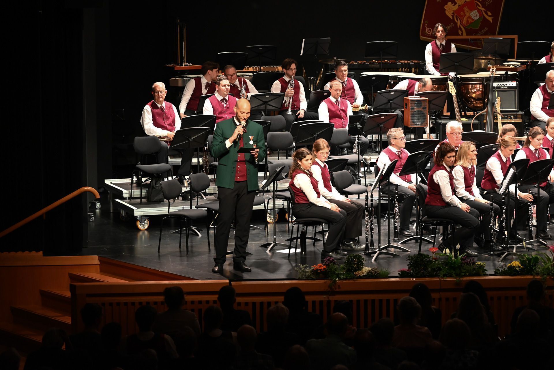 Obmann Mario Vogel begrüßte die zahlreichen Gäste und führte in den Abend ein.