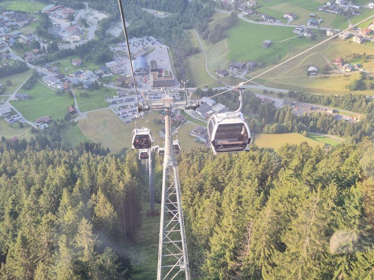 Lange Nacht der Seilbahn 2025 mit Drohnenshow