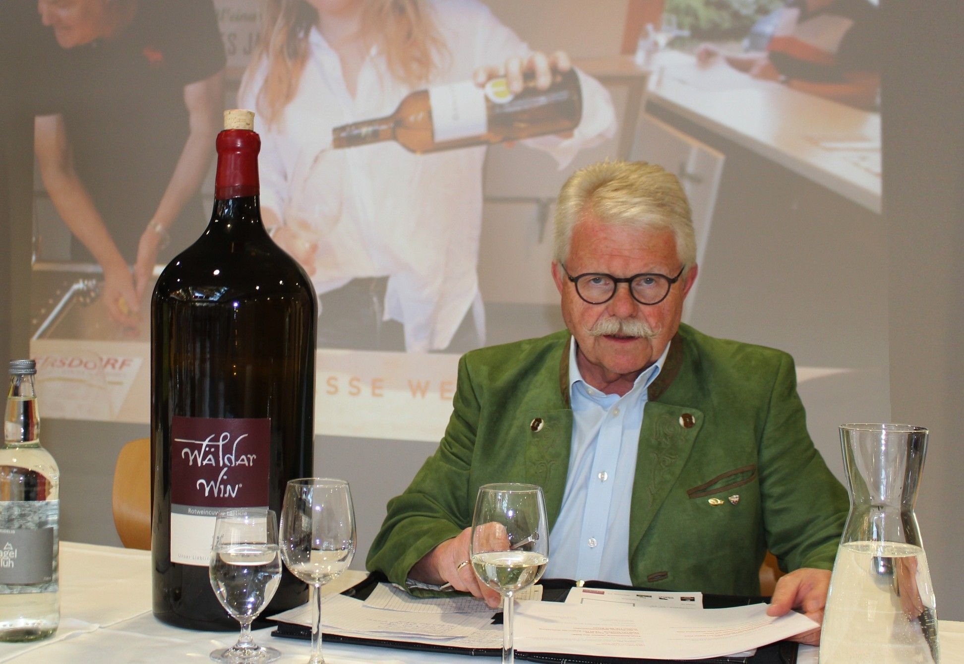 Willi Hirsch stellte den Verkosterinnen und Verkostern ein hervorragendes Zeugnis aus.
