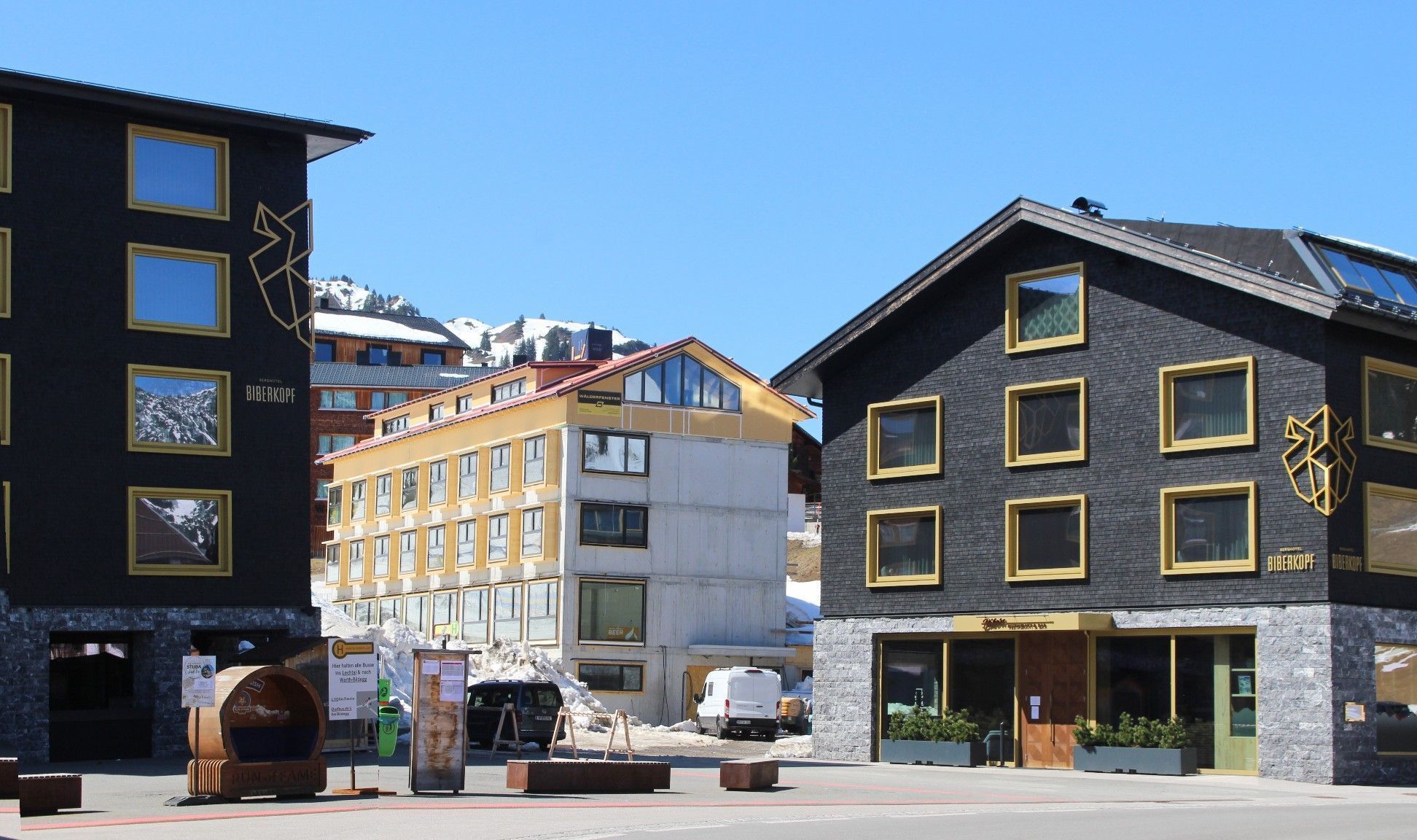 In Schröcken-Heimboden wird an einem Mega-Vorhaben geplant und gerechnet, auf Neßlegg soll es nach langer Pause endlich weitergehen und in Warth ist das Appartementhotel als Ersatz für die 2020 geschlossene Pension Bickel weit fortgeschritten.