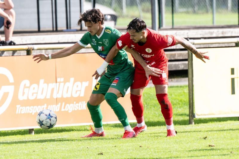 Özkan Demir gegen Talip Karaaslan, Szene aus dem Hinspiel.