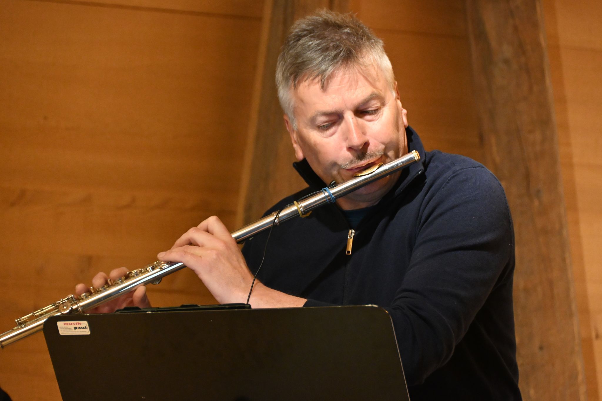 Wolfgang Holzer spielte Flöte und Percussion