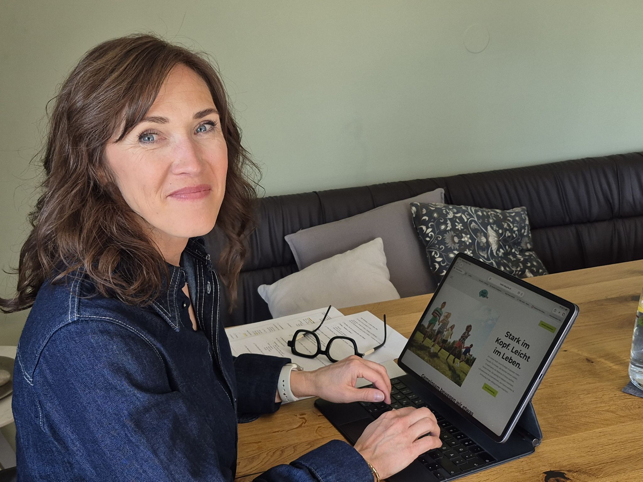 Heidi Allouche ist body’n brain-Trainerin. „body’n brain“ ist eine Kombination aus Bewegung, Spaß und Gehirntraining.