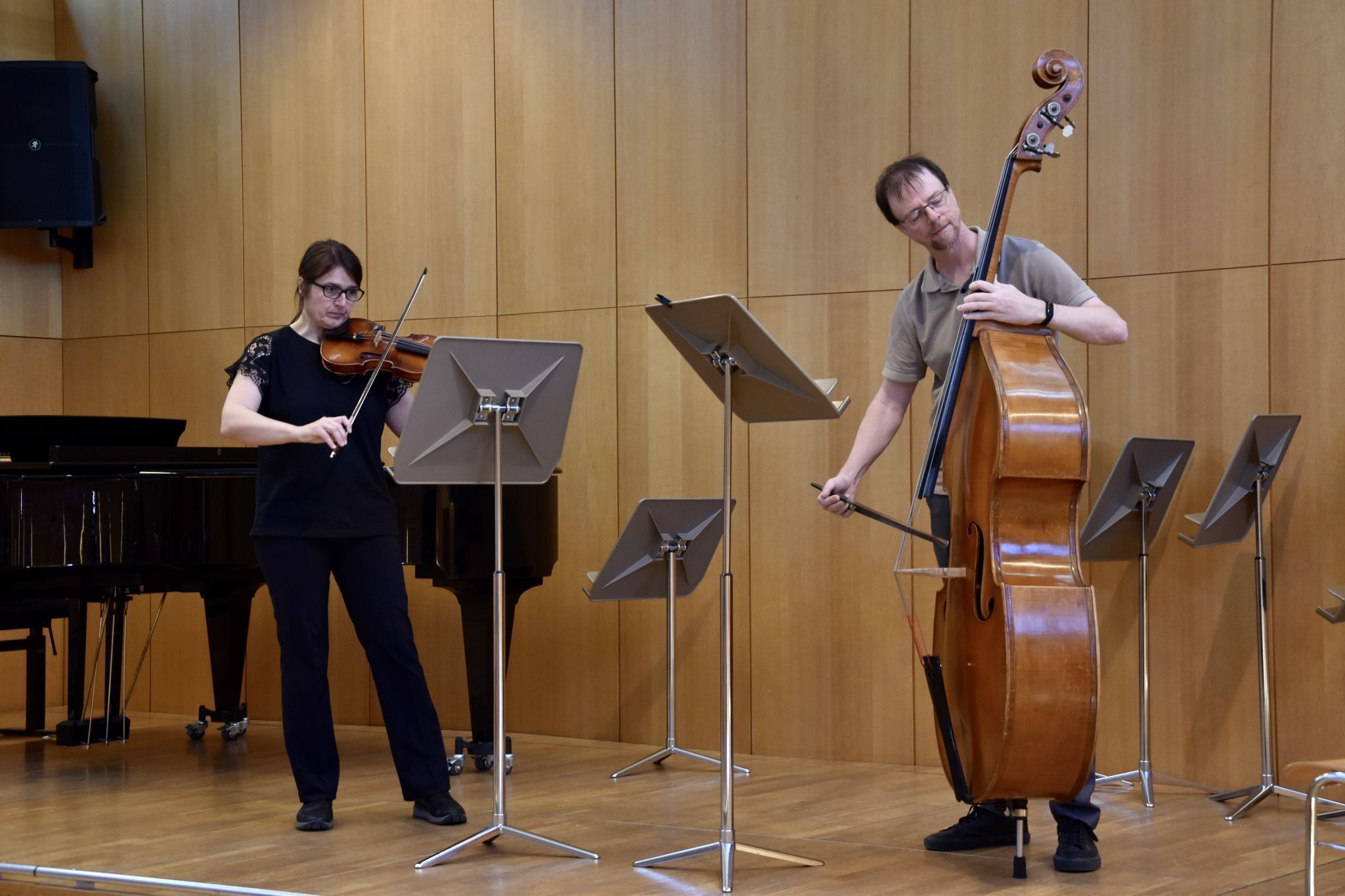Auftritt von Martina Hrouda (Violine) und Martin Werle (Kontrabass)