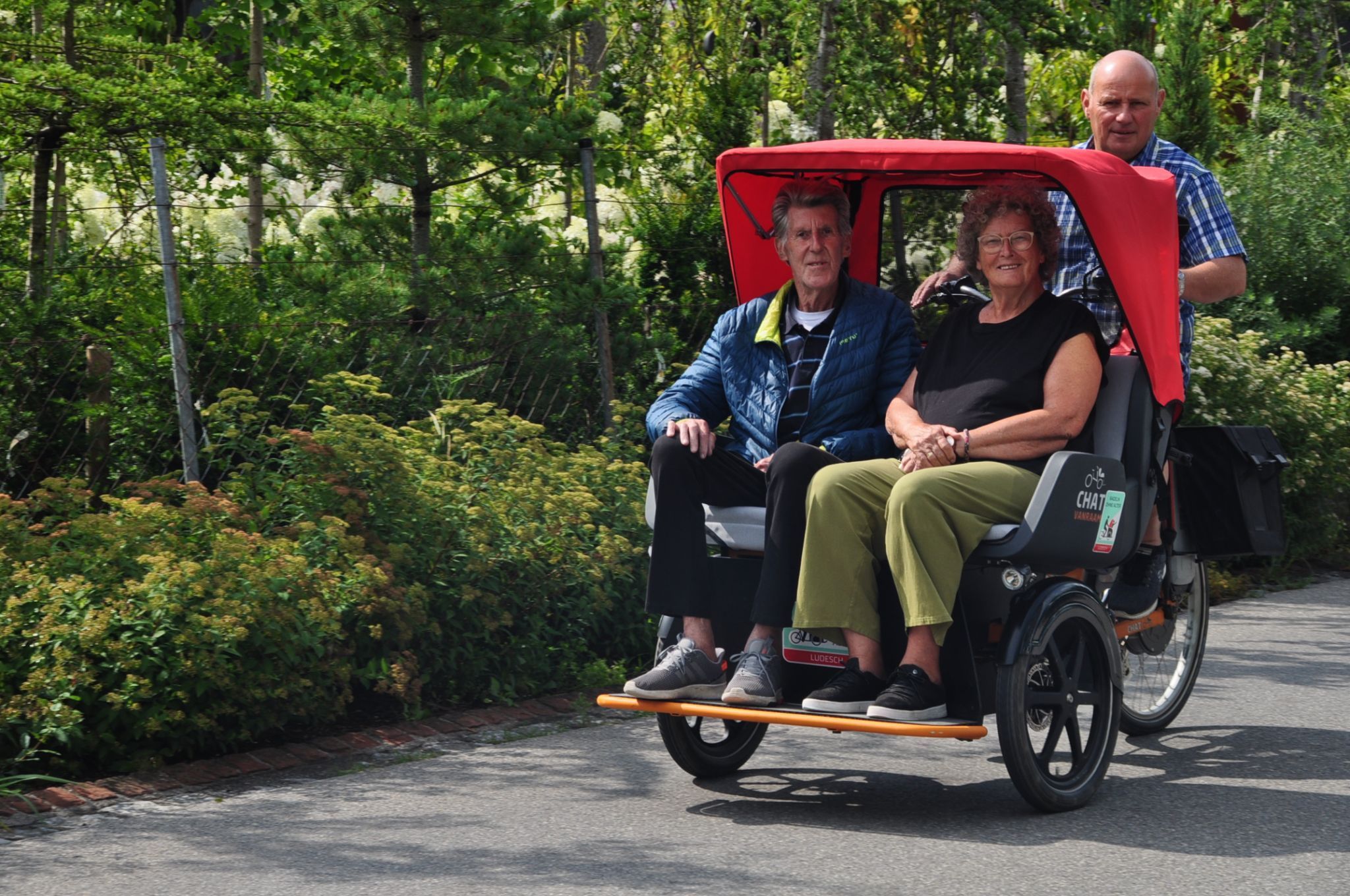 Pilot Ehrenfried Schnetzer mit Ursula und Fritz Schnetzer