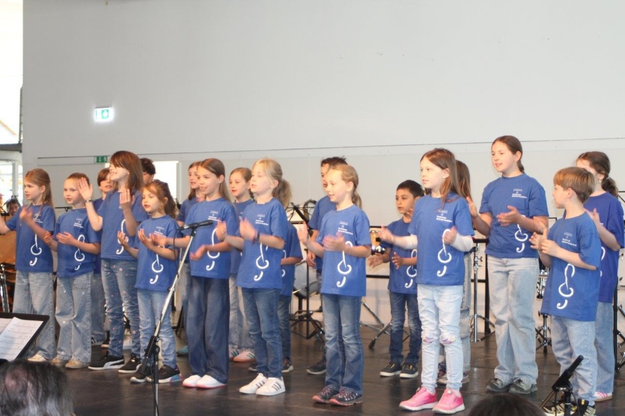 Der Kinderchor bot viel Unterhaltungswert. 