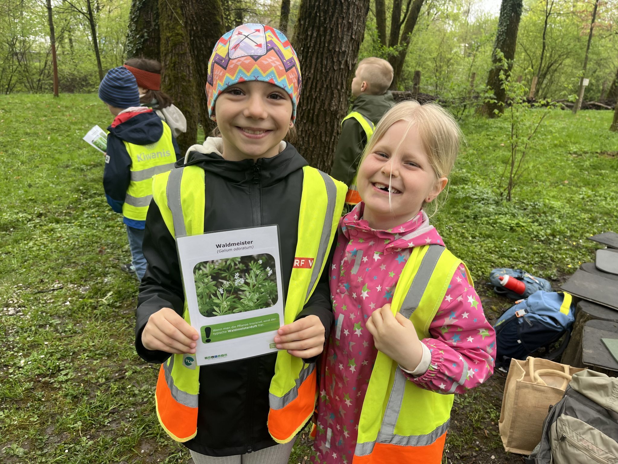 Ida und Lucy waren begeistert vom Workshop und fanden den Unterricht im Freien richtig toll. 