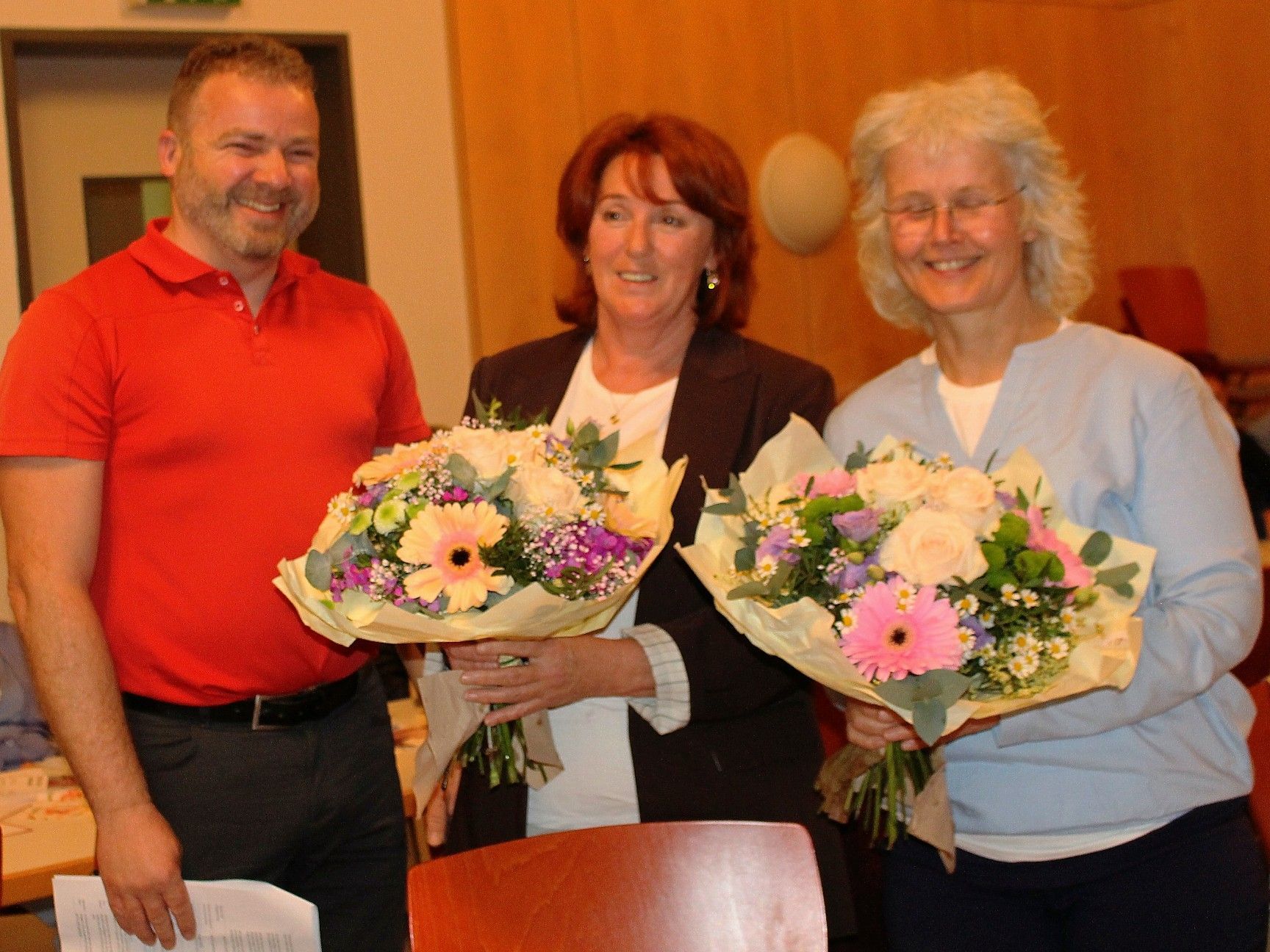 Obmann Edgar Hagspiel bedankte sich bei den Pflegeleiterinnen Oliva Lerchenmüller und Monika Wand für ihren großen Einsatz.   