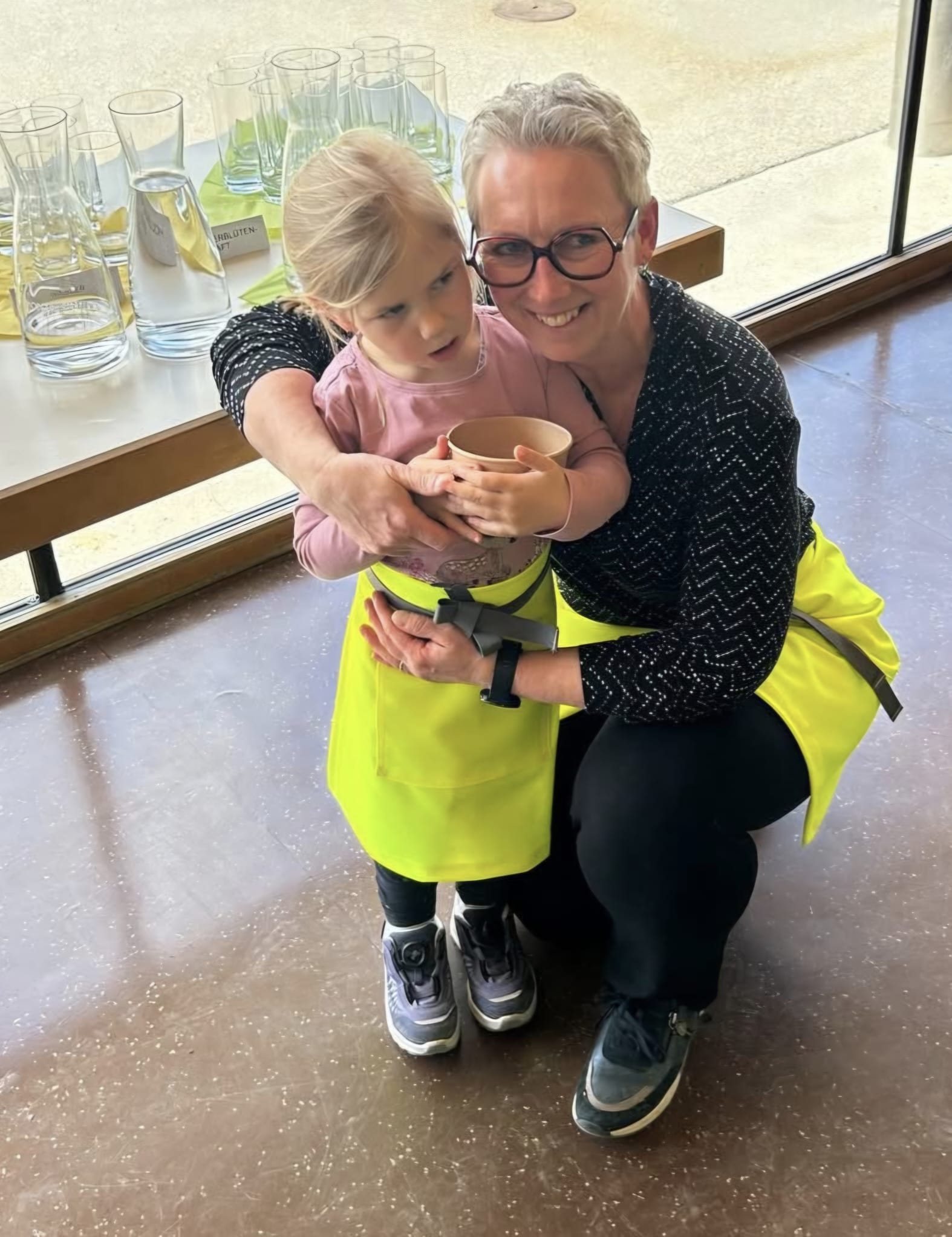 Auch die kleine Lena ging Großtante Sabine Butzerin bereits zur Hand