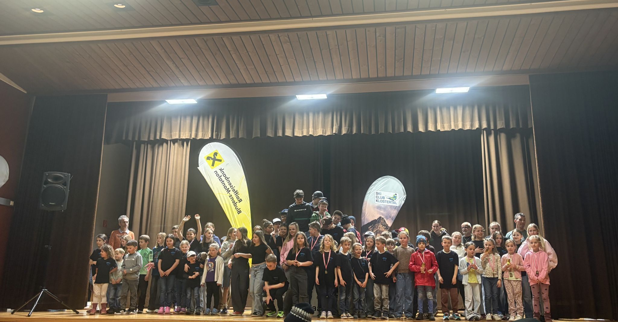 Die Klostertaler Nachwuchsläufer bei der Preisverteilung der Cuprennen. Foto: Privat