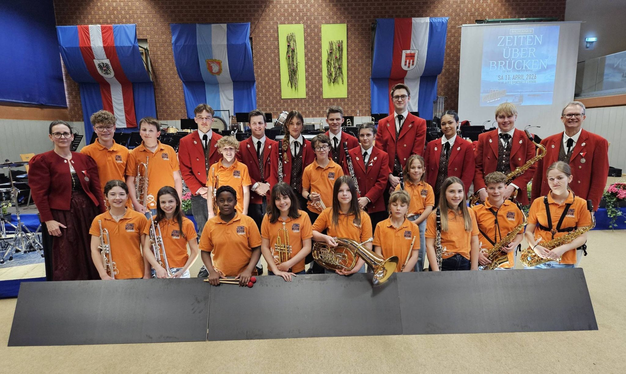 Stolz sind die Jugendreferenten Michaela und Michael Schmid auf den erfolgreichen Nachwuchs. So konnten insgesamt 25 Jungmusikerleistungsabzeichen – Junior, Bronze, Silber und Gold – an den erfolgreichen Nachwuchs übergeben werden.