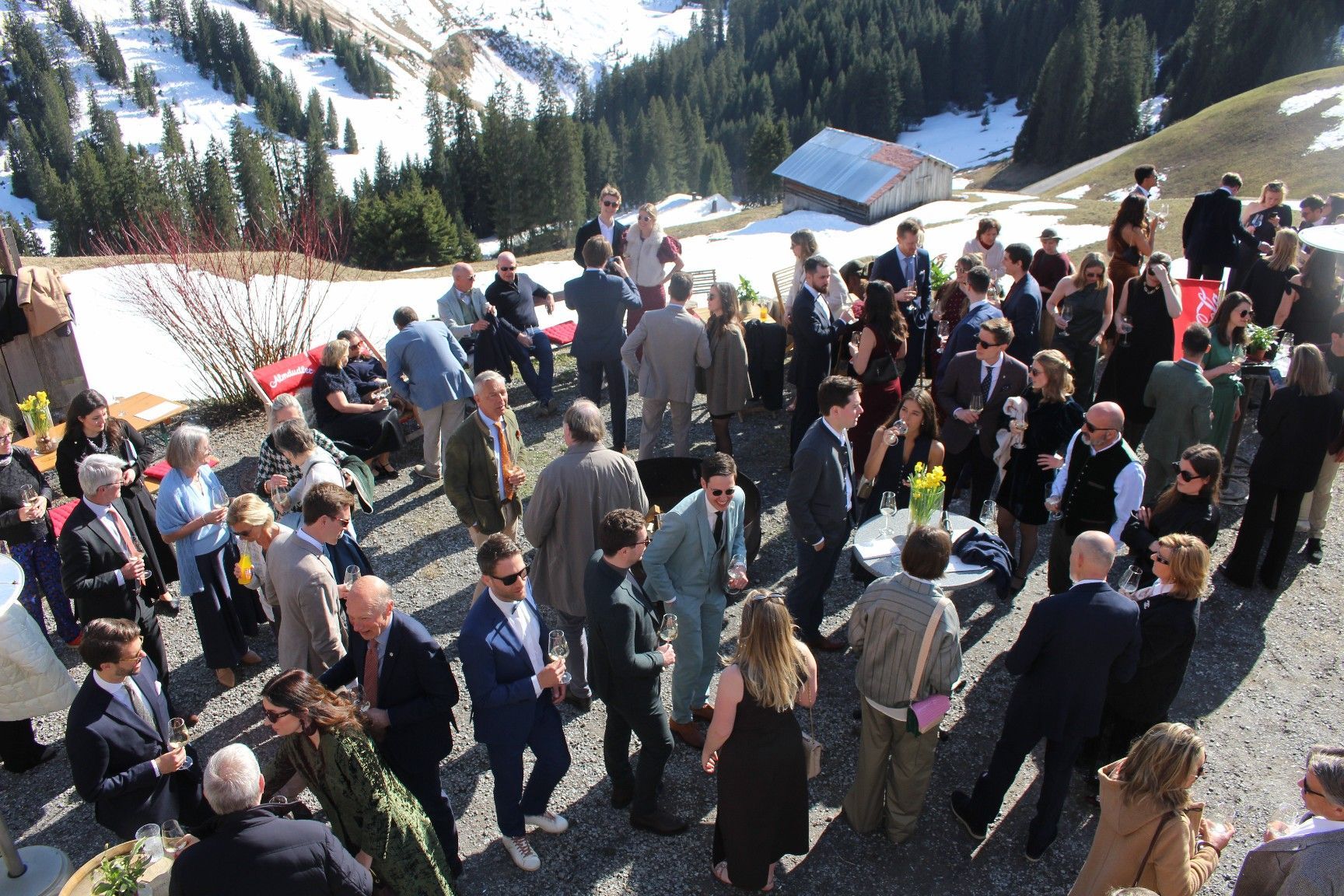 Bei der Agape bei der Älpler Stuba nützten auch Einheimische die Gelegenheit, „ihren“ langjährigen Stammgästen zu gratulieren.   