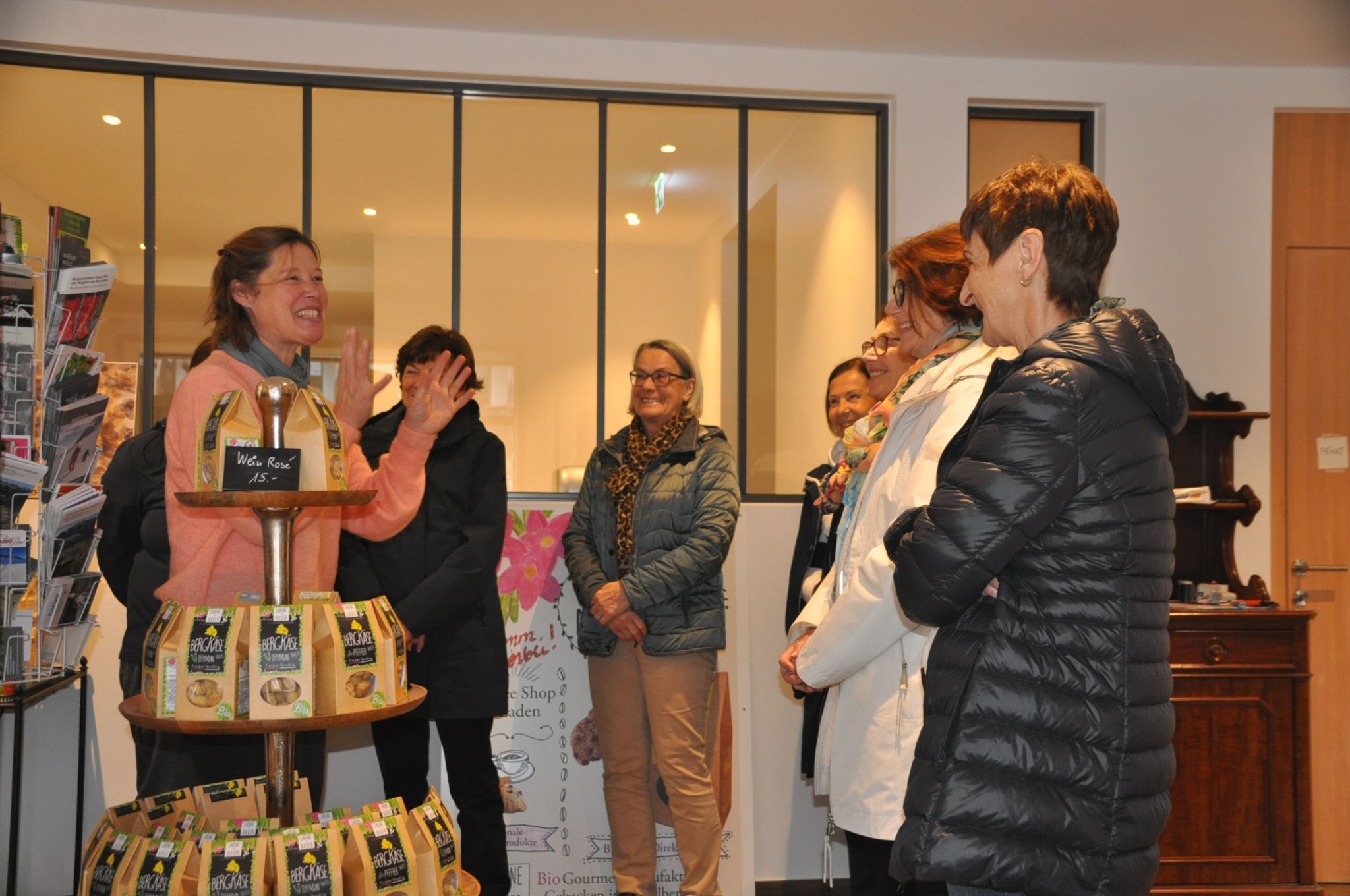 Sabine Burtscher bei der Führung für die Fraua vo Ludesch