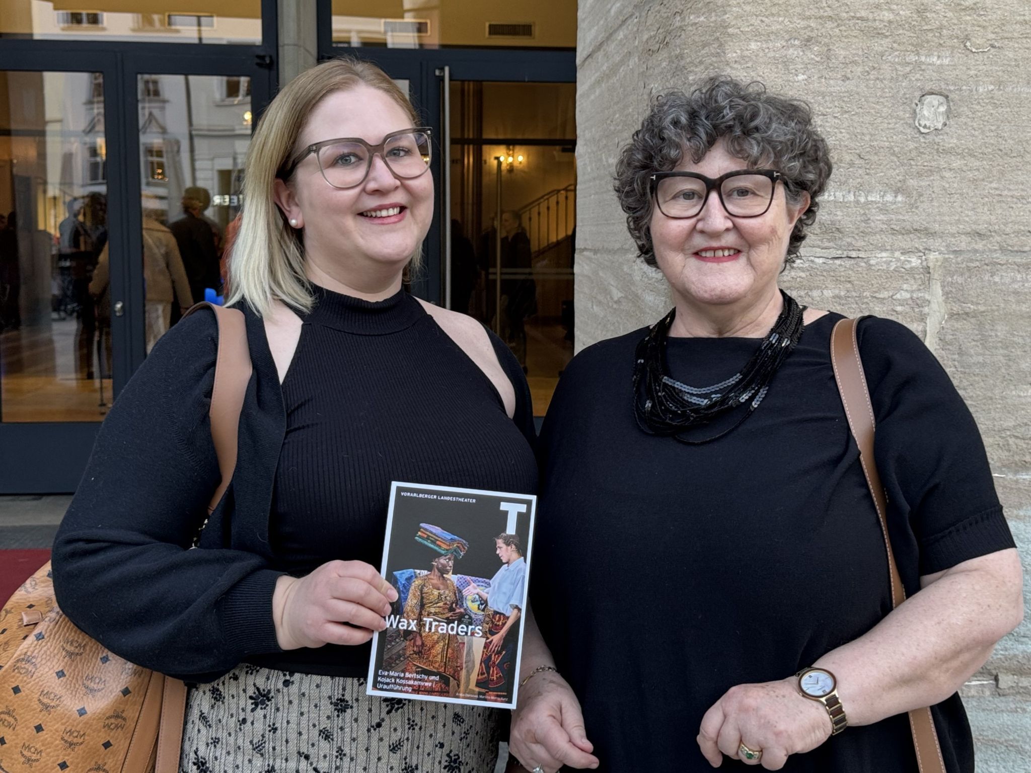 Verena und Selma Grabher (Hofer Hecht Stickerei).