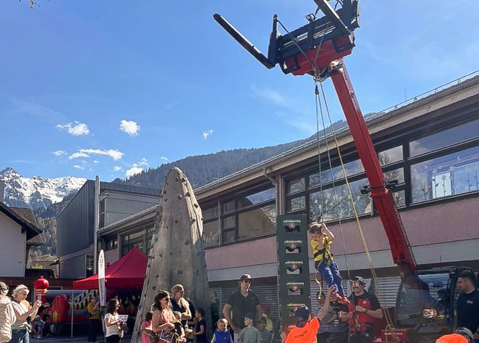 Der neue Telelader machte auch beim Kistenklettern eine gute Figur.