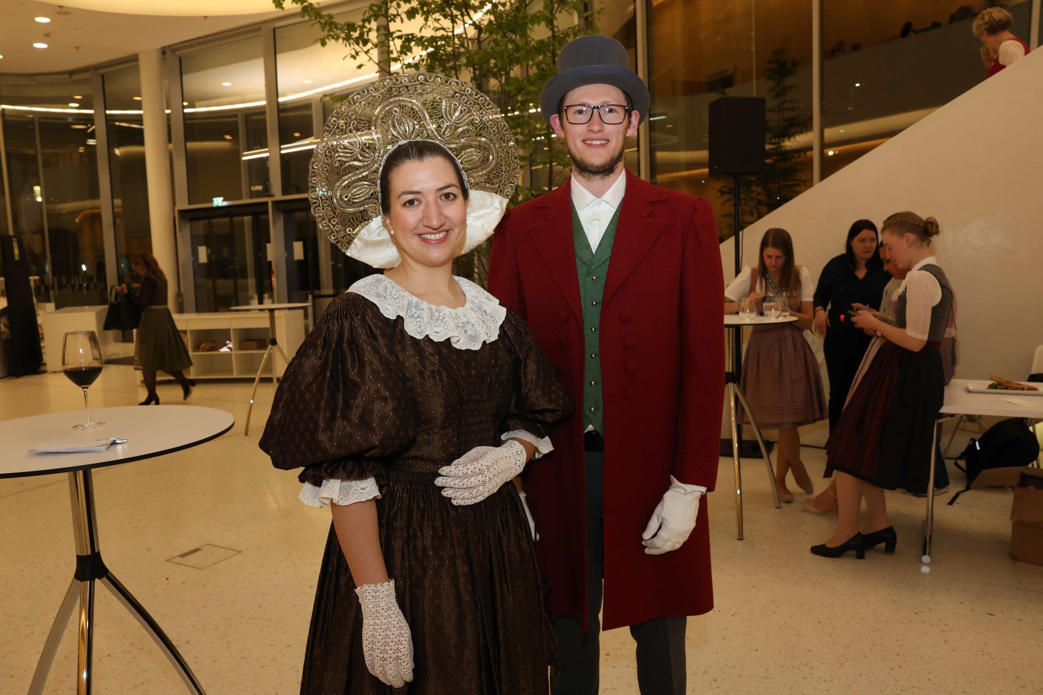 Marianne Reisch und Tobias Kantz in der Feldkircher Patriziertracht.