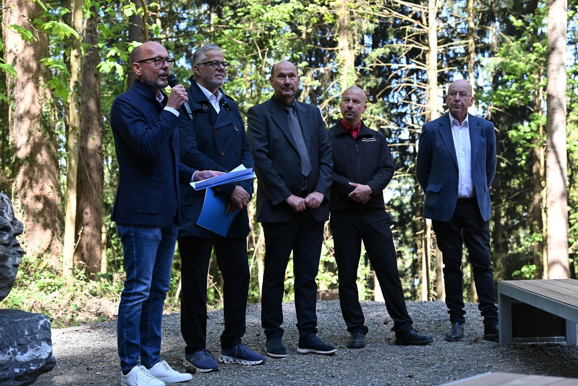 Bürgermeister Michael Ritsch und Vizebürgermeister Roland Frühstück freuten sich, den Waldfriedhof eröffnen zu können. 