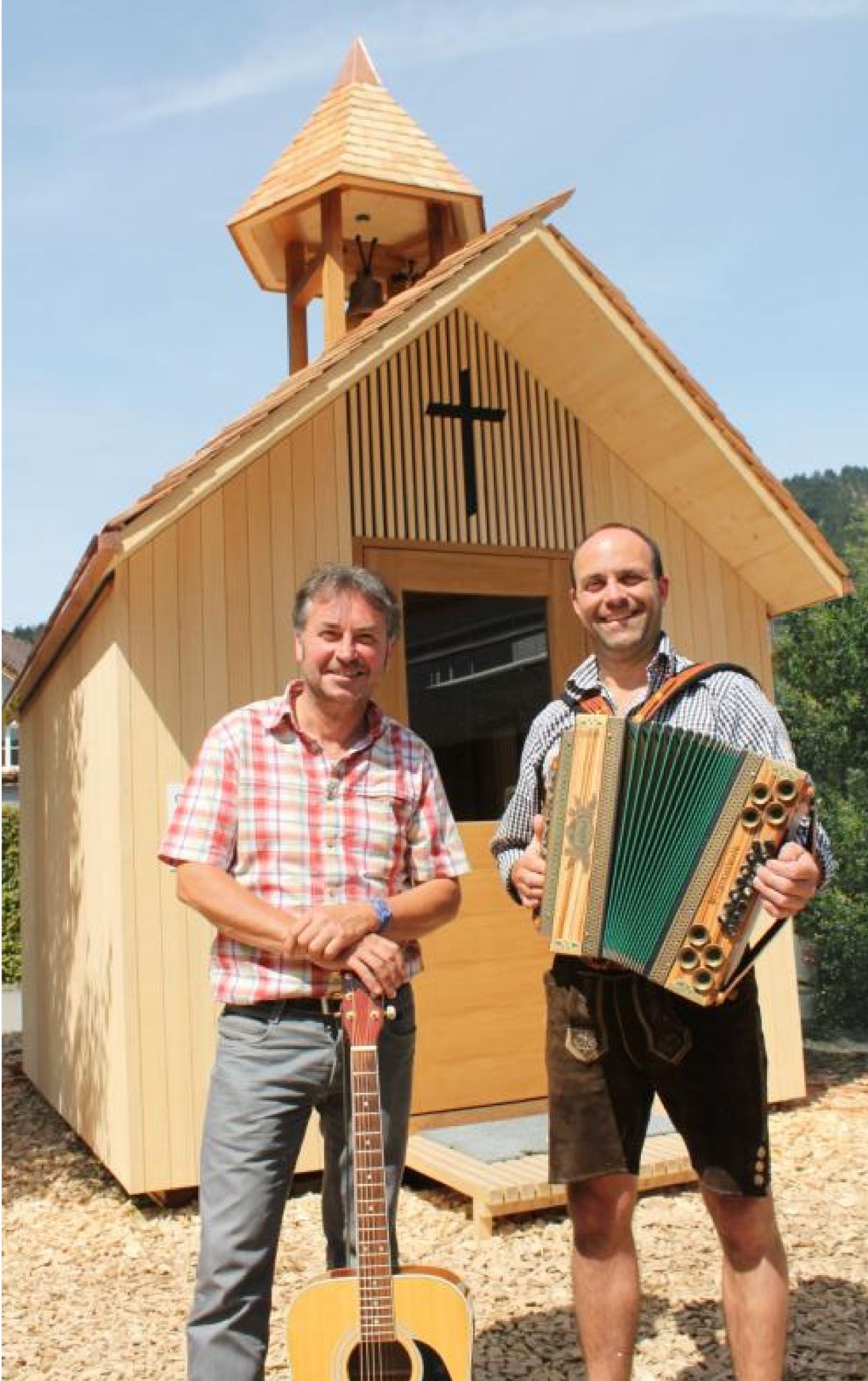 „Heimspiel“ für Zimmerer Renato Huber und Schindeler Albert Hager: Kooperation haben die beiden schon spektakulär mit dem Kapellenbau auf der Handwerksausstellung 2014 demonstriert.   