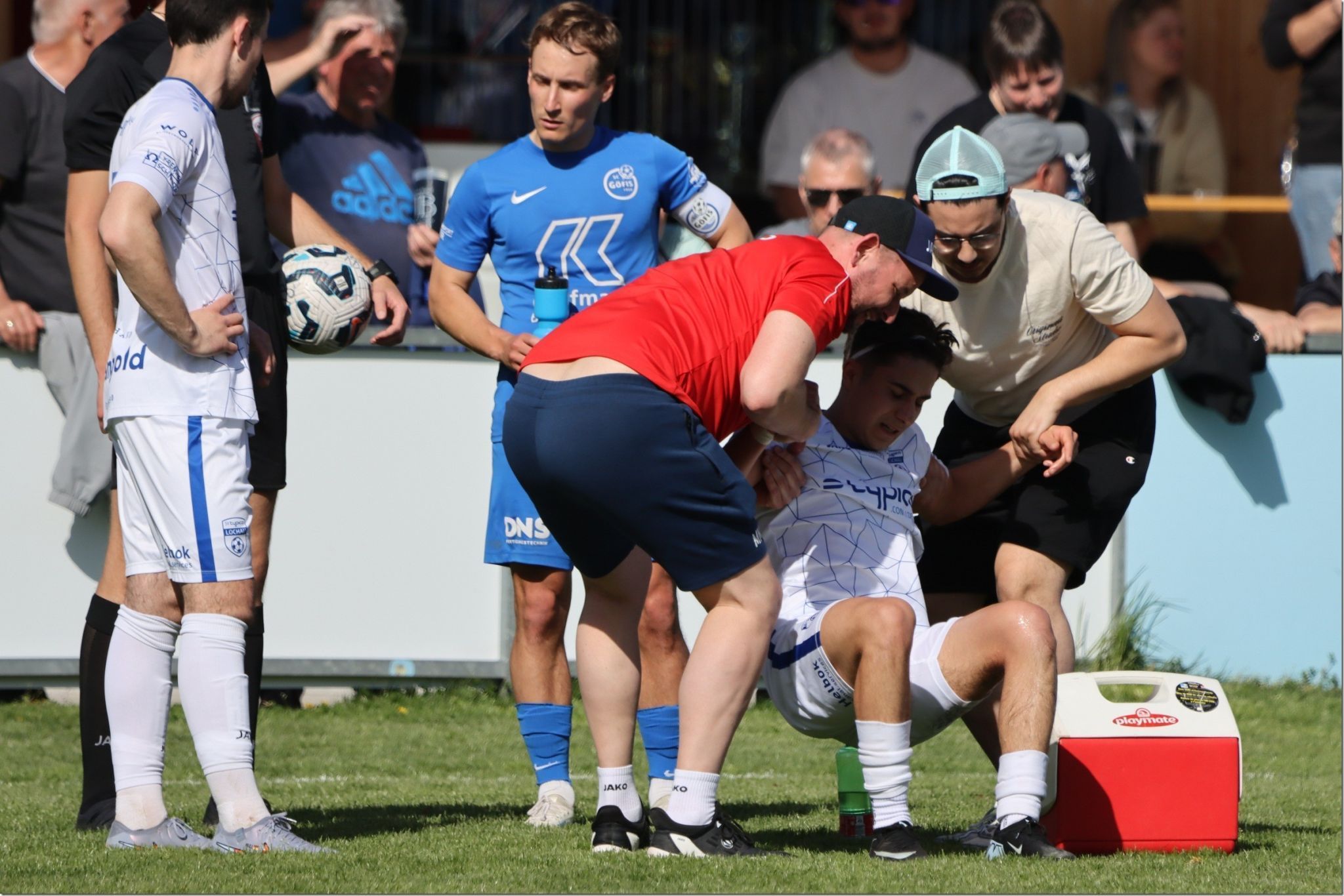 Lochaus Ismail Bozbyik verletzte sich am Knie. 