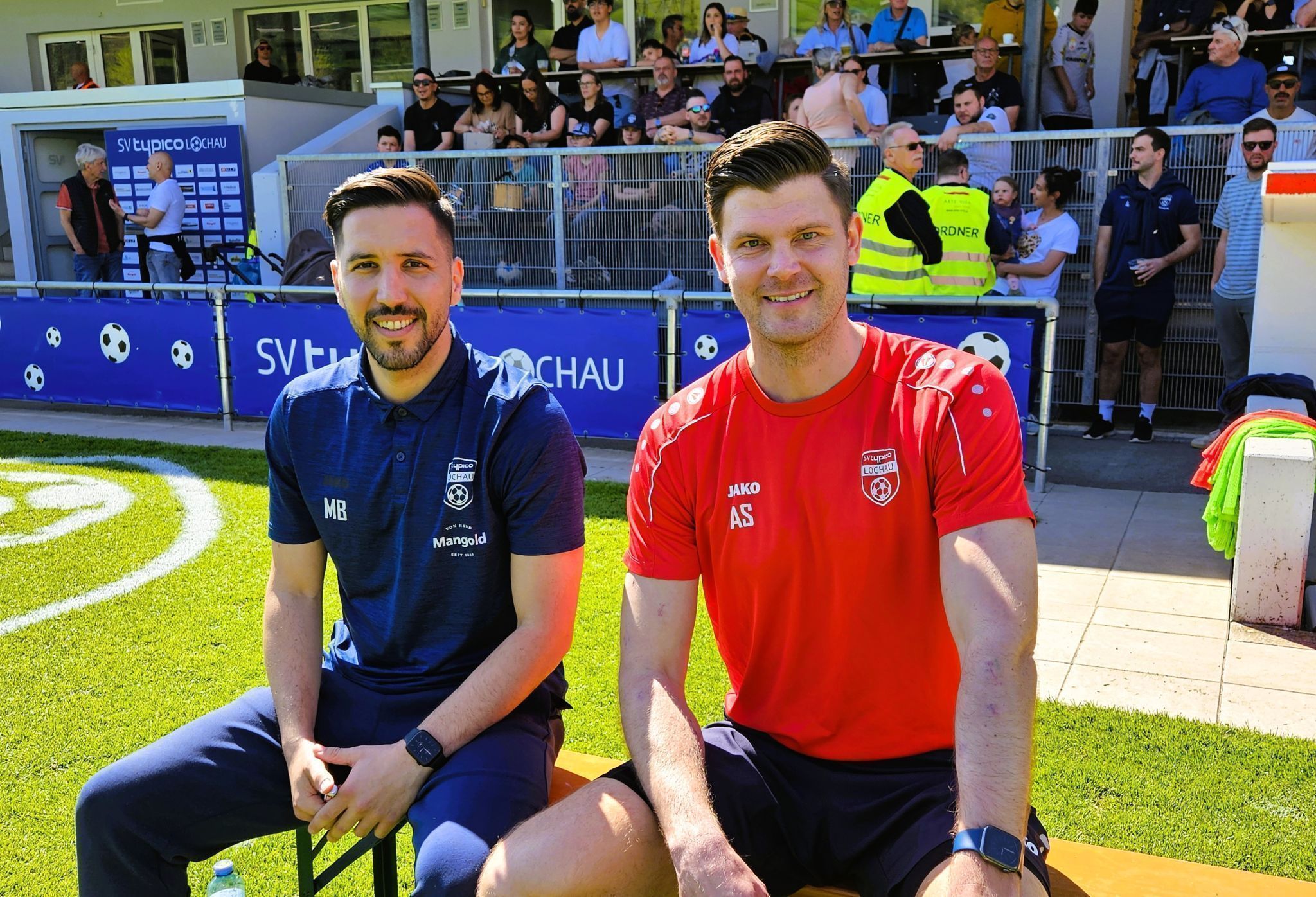 Beim Heimspiel am 1. Mai gegen den FC Bizau steht das von Verletzungen geplagte Team des SV typico Lochau um Trainer Metin Batir und Co-Trainer Andreas Simma vor einer weiteren schweren Aufgabe