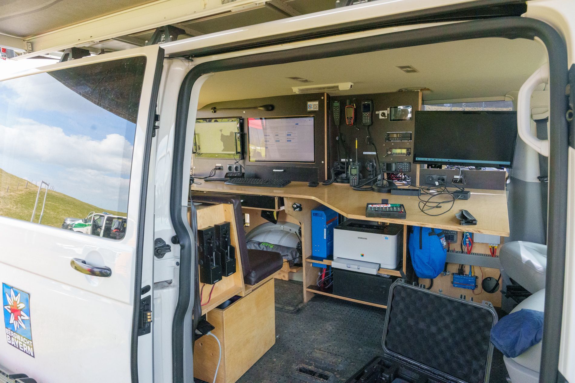 Der gut ausgestattete Bus der Bergwacht Bayern ermöglichte eine gute Lageführung.