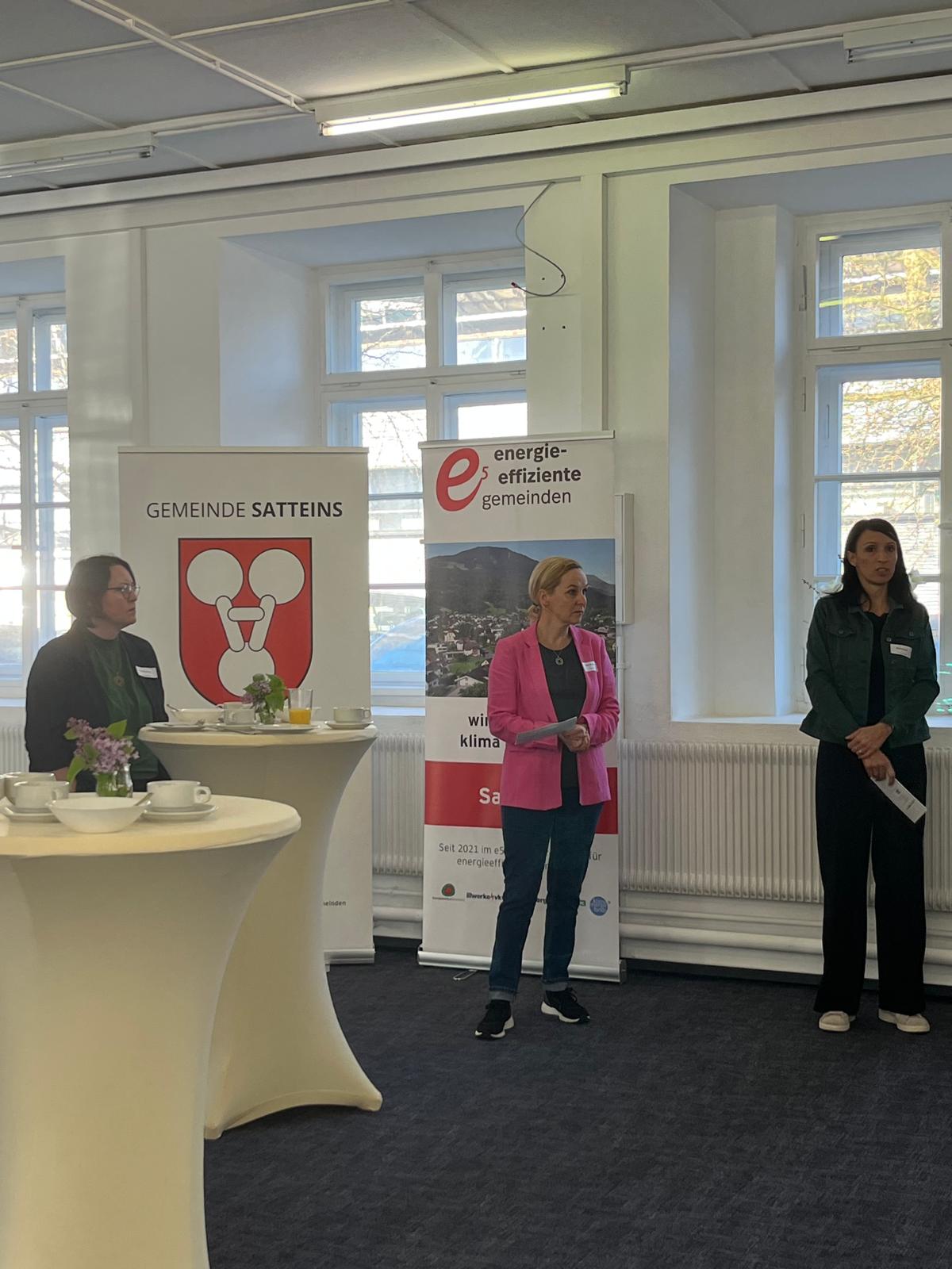 Corinna Amann, Heike Montiperle (beide Arbeitsgruppe Wirtschaft), Beate Kreyer.