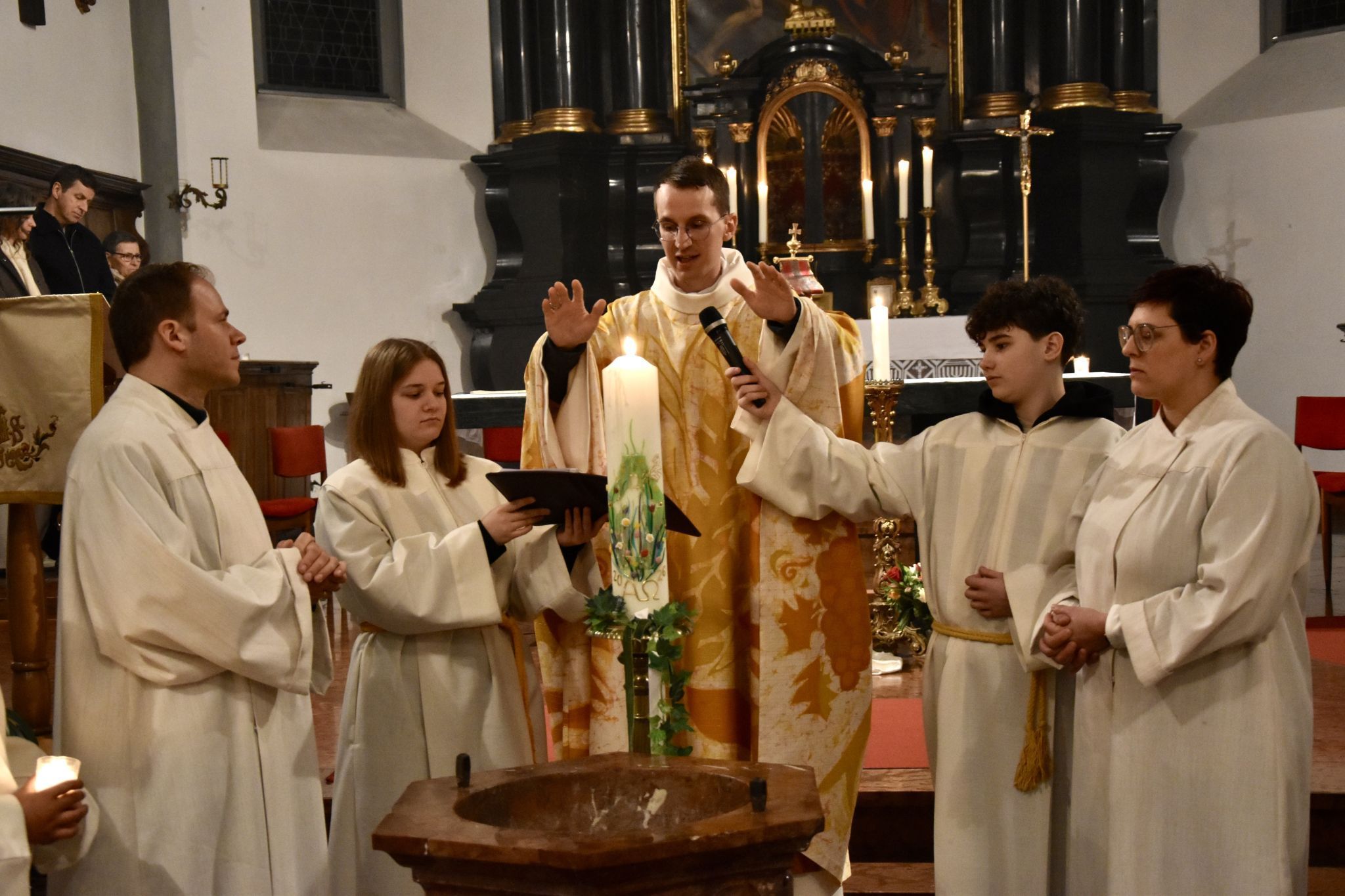 Osternachtfeier in der St. Laurentiuskirche in Bludenz