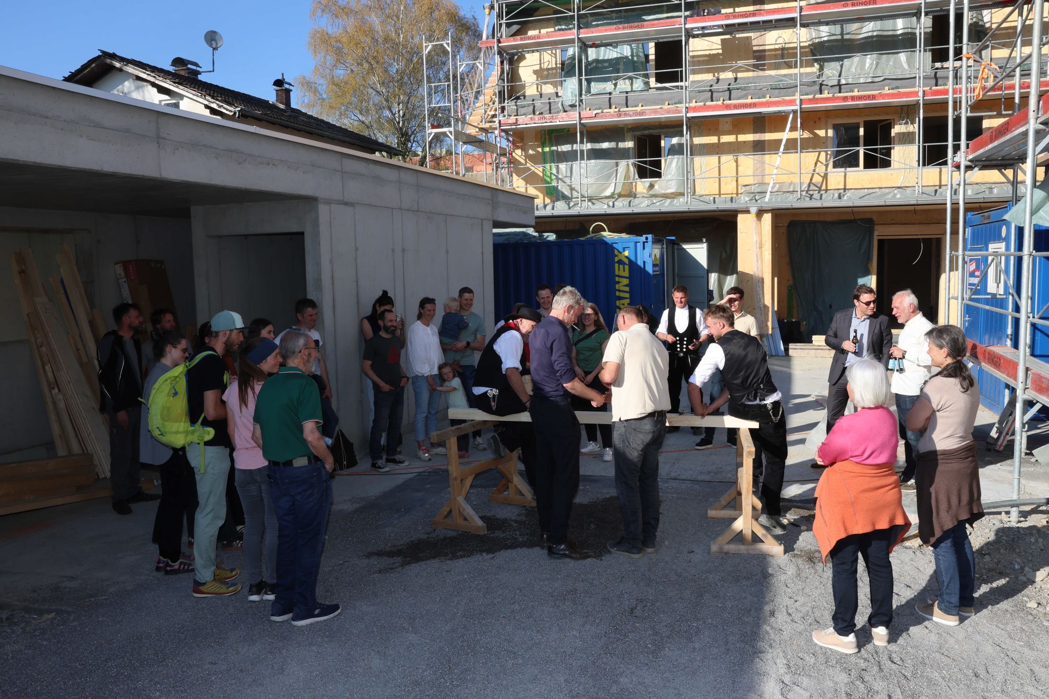 Beste Stimmung bei und nach der Dachgleichenfeier. (Bildergalerie)