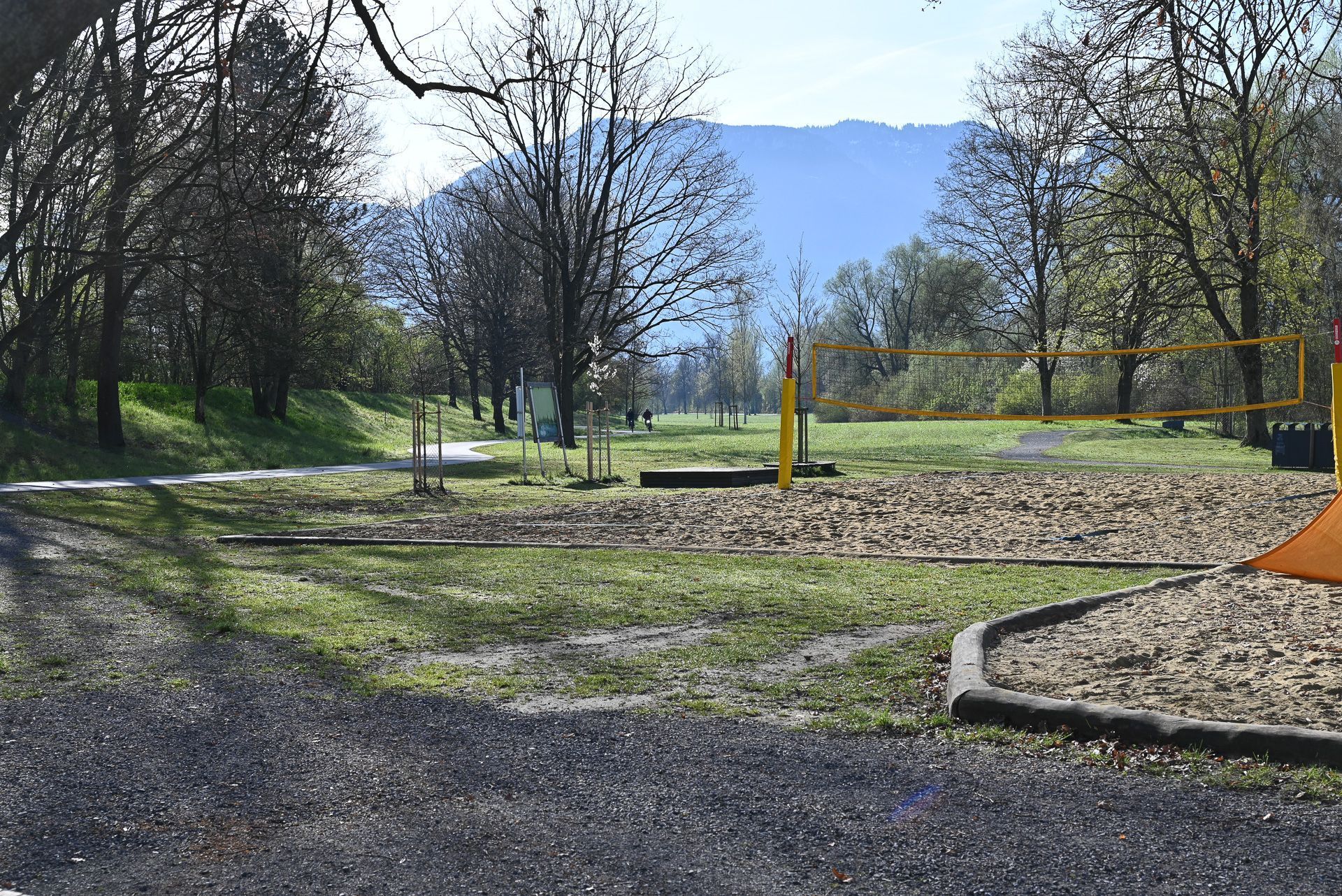 Beim Volleyballplatz an der Liegewiese war Tante Schnuggi mit ihrem Eis immer an sonnigen Tagen anzutreffen. 