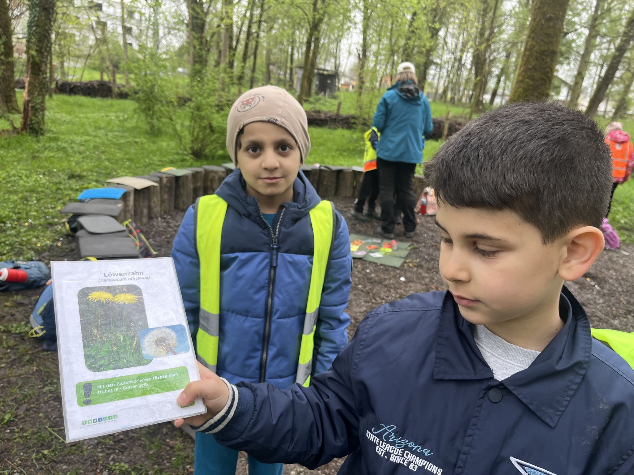 Khalil und Ertugrul machten sich anhand der Portraits auf die Suche nach den essbaren Schätzen. 