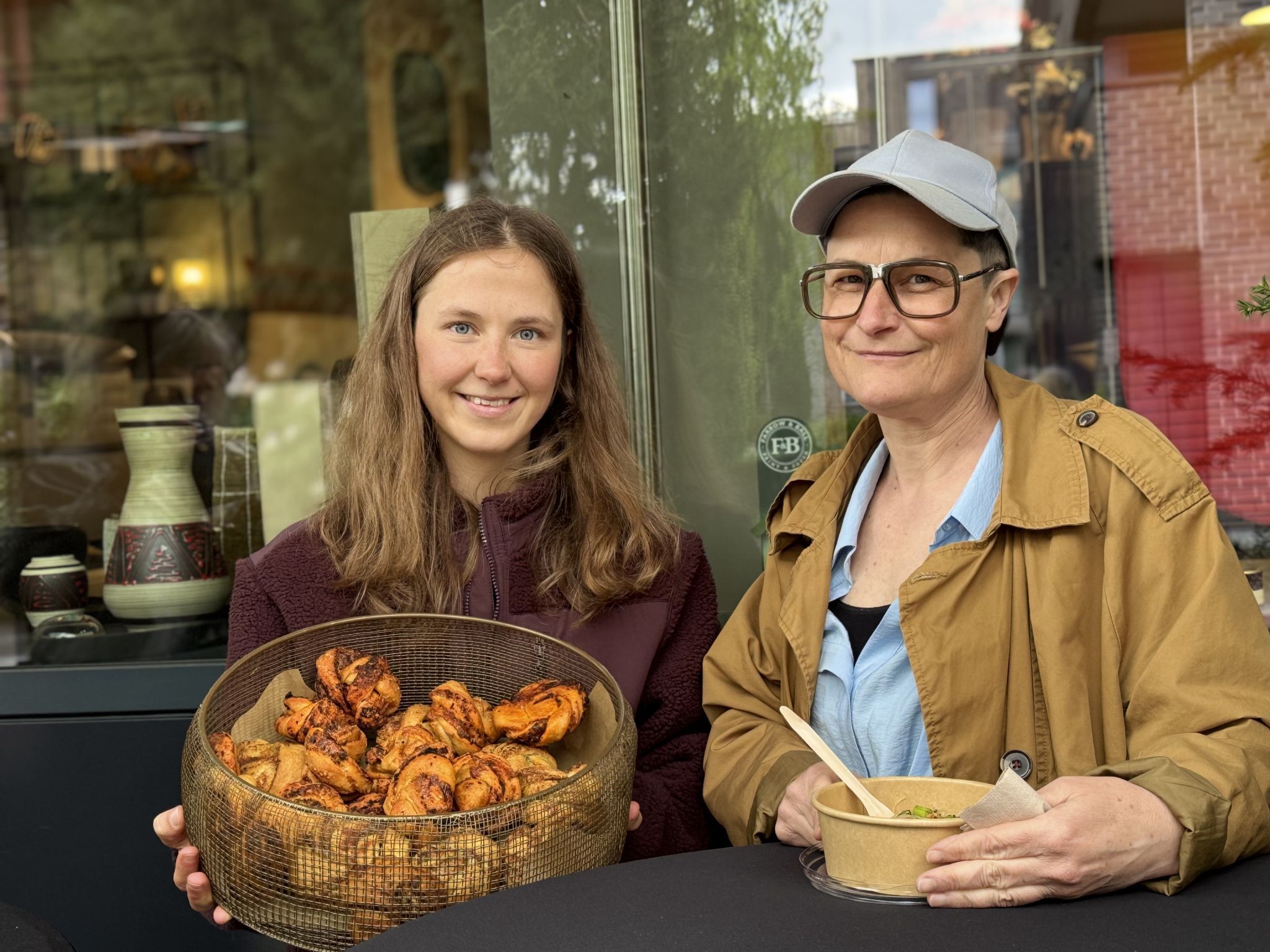 Kerstin Bechter (begeisterei) und Künstlerin Christine Lederer.